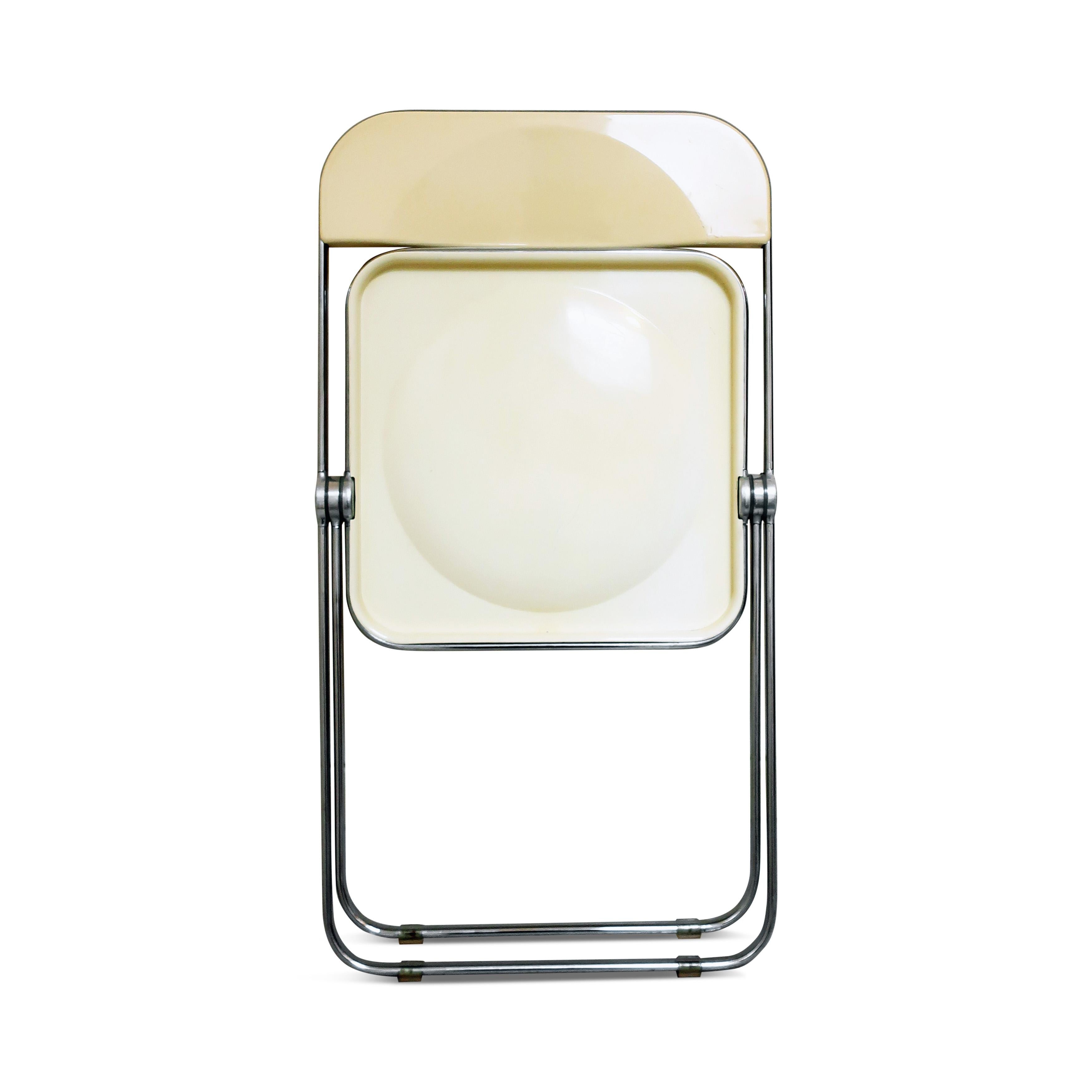Pair of Plia Off-White Folding Chairs by Giancarlo Piretti for Castelli 2