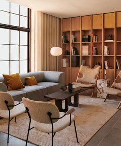 Coppia di tavolini a plinto, marmo rosa Calacatta Viola di Norm Architects