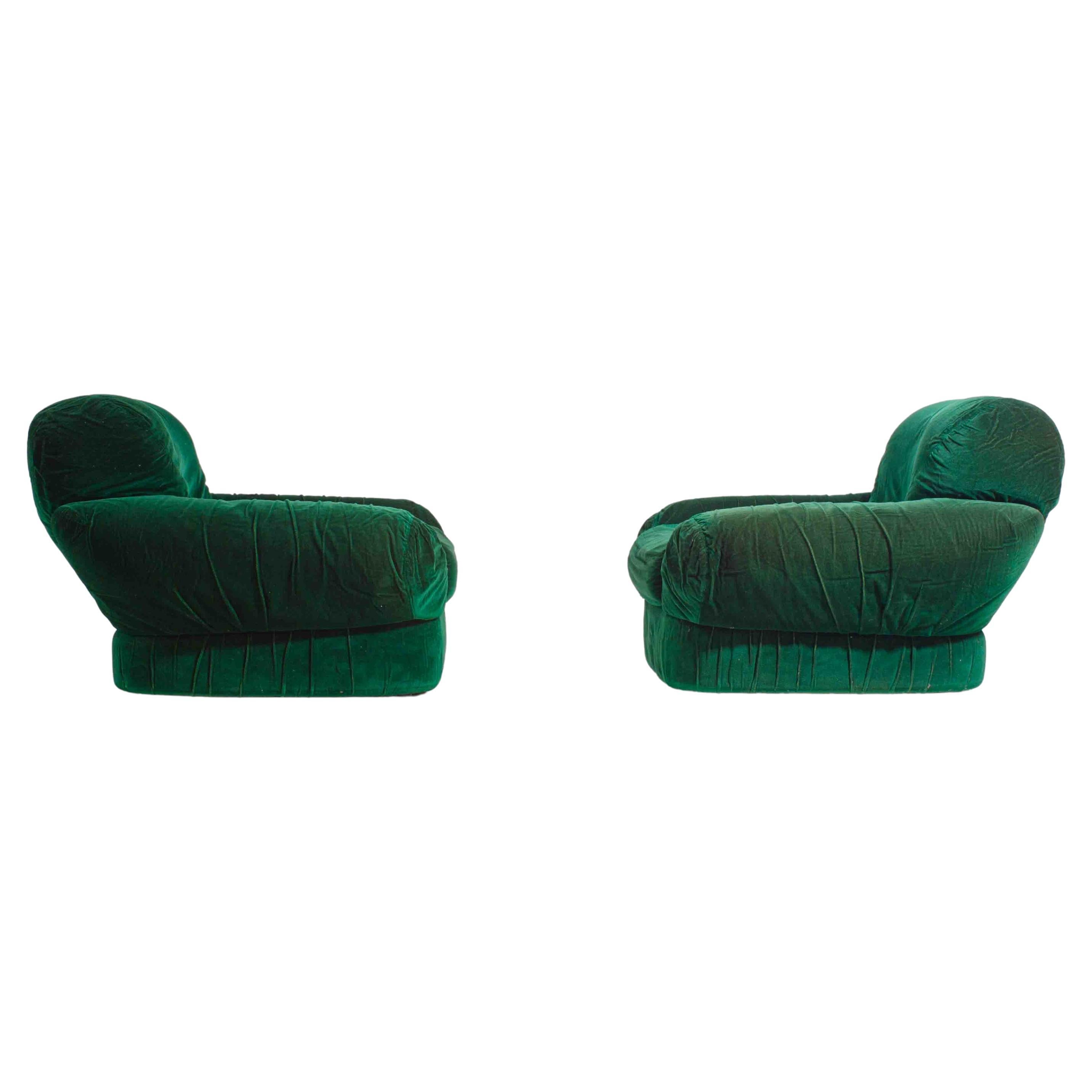 Pair of plump lounge fauteuils in green velvet, Italy 1970s For Sale