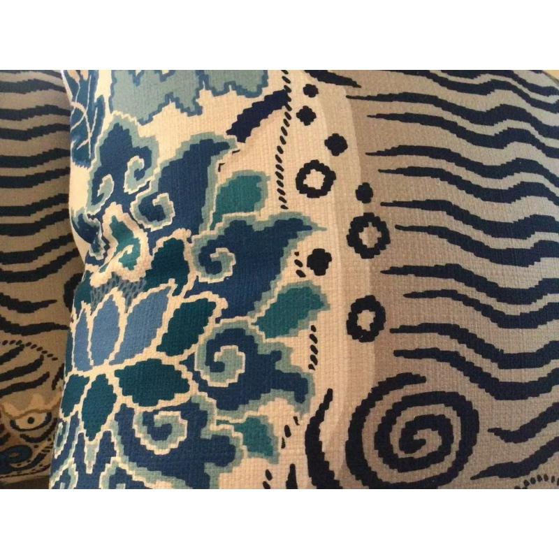 Americano Coppia di cuscini tibetani in peluche con imbottitura in piuma d'oca in vendita