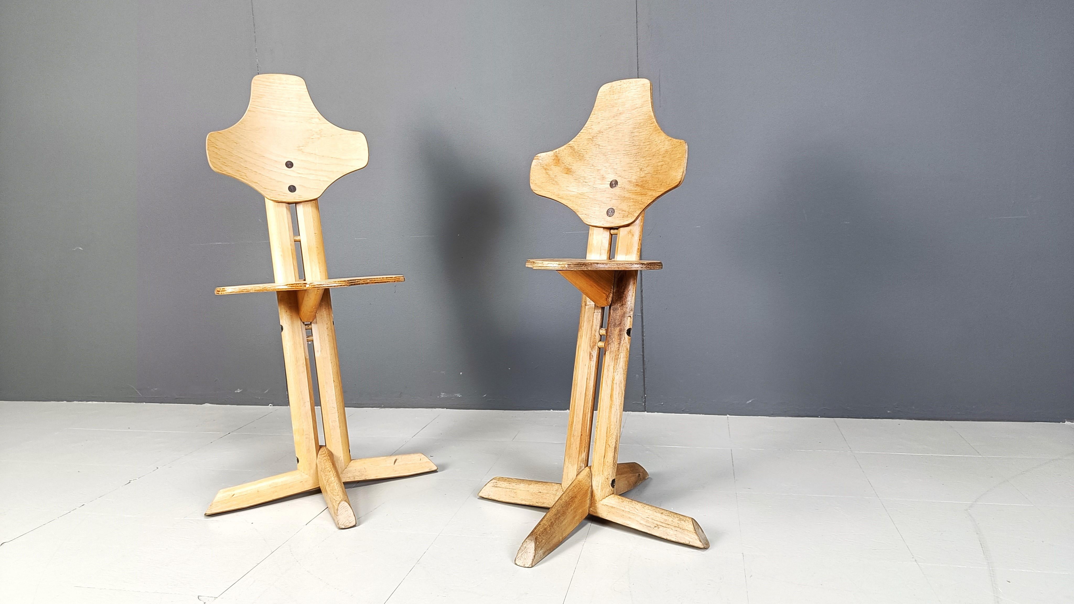 Vintage ergonomical and adjustable chairs by Rybo Rykken & co.

The seats and backrests can be changed in height and make them very versatile.

Cool and timeless design chairs.

1970s - Norway

Good condition with normal age related wear - still