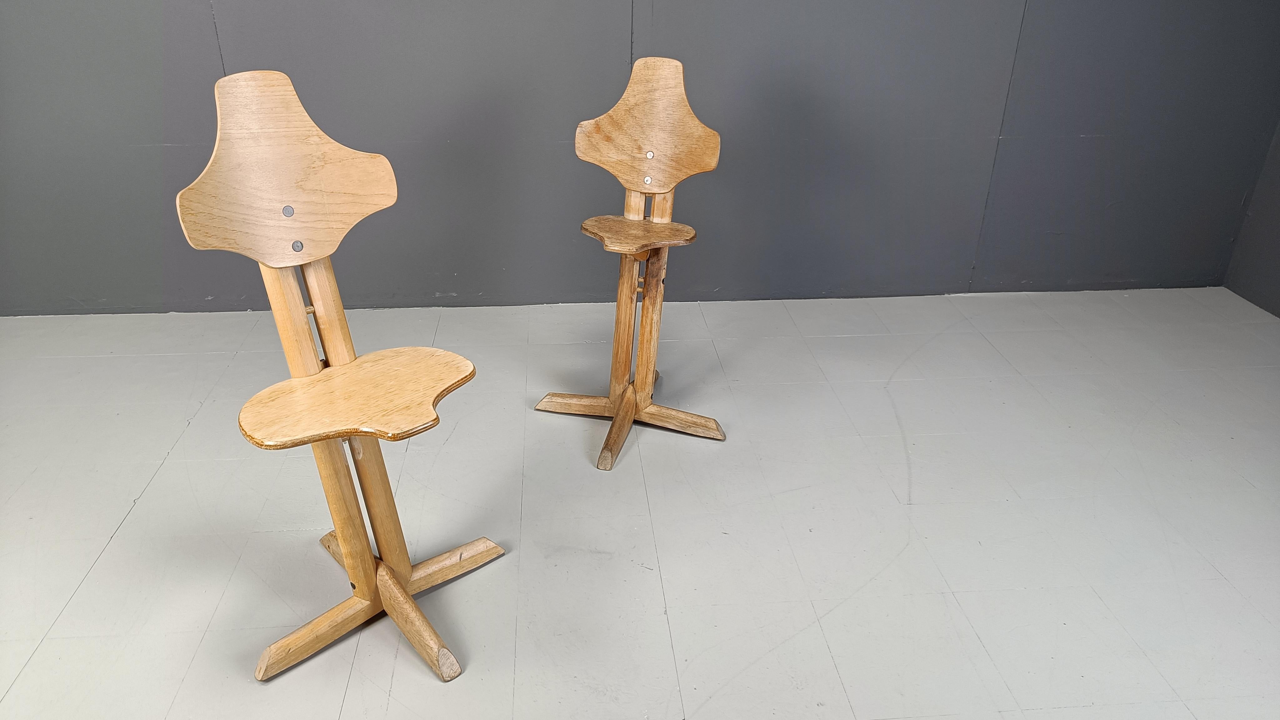 Pair of plywood ergonomical chairs by Rybo, 1970s In Good Condition For Sale In Leuven, Vlaams Gewest