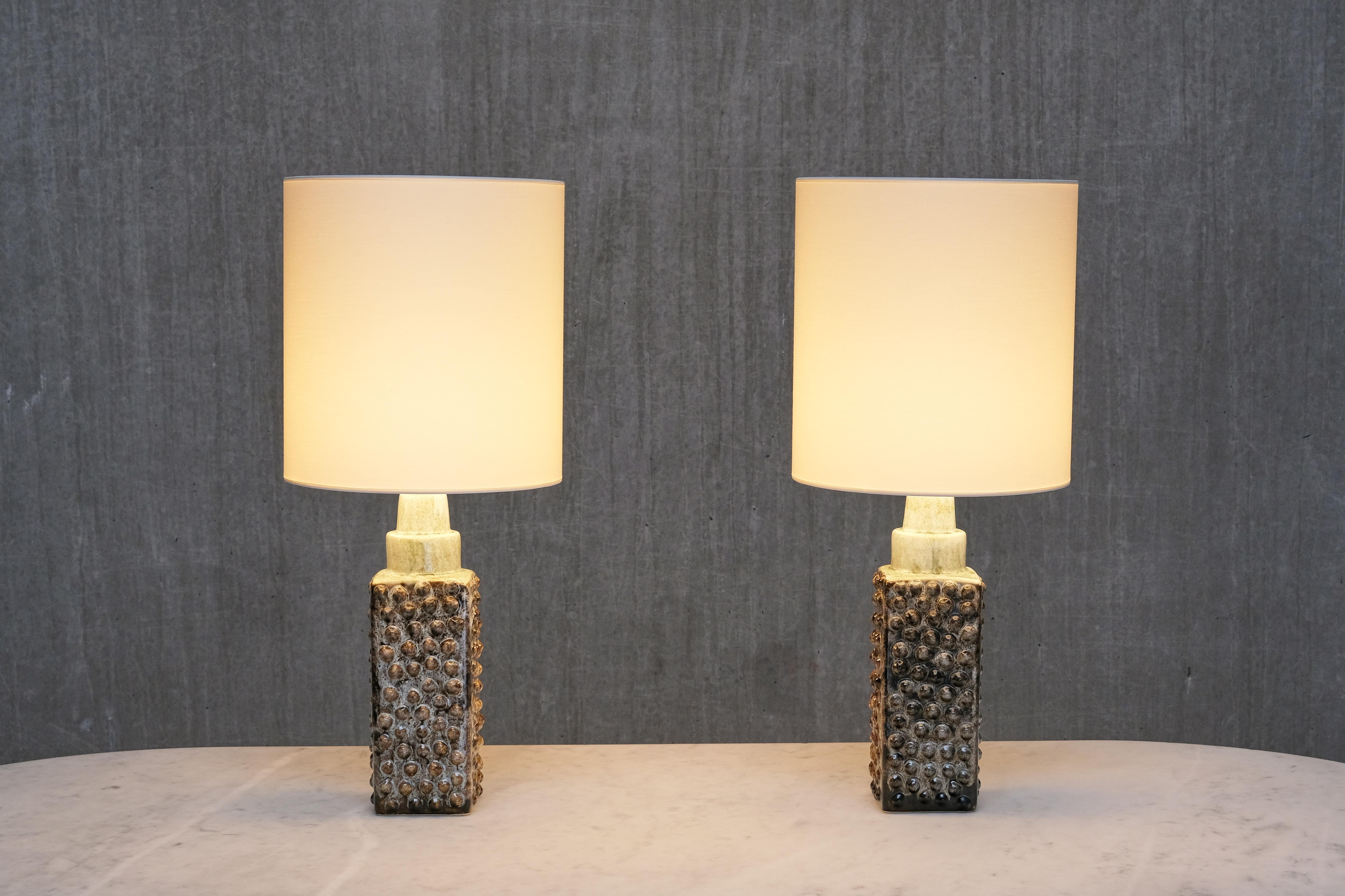 Scandinave moderne Pair of PM Keramik Table Lamps with Dotted Relief Structure, Denmark, 1960s en vente