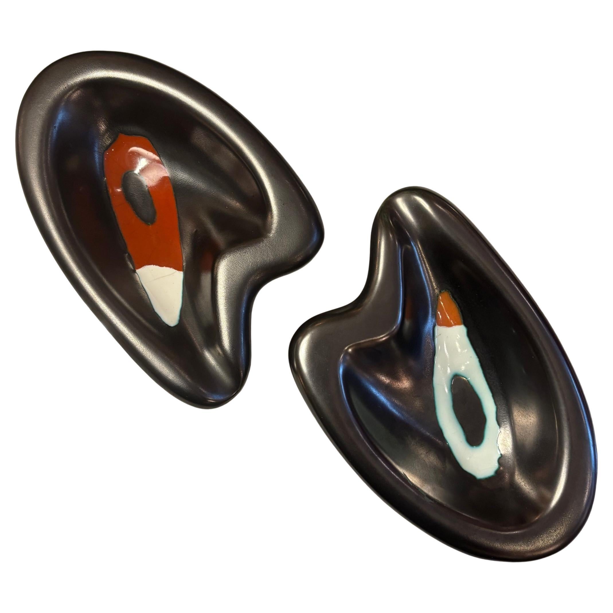 paire de plateaux de poche par Orlando Peters, Circa 1960, Vallauris en vente