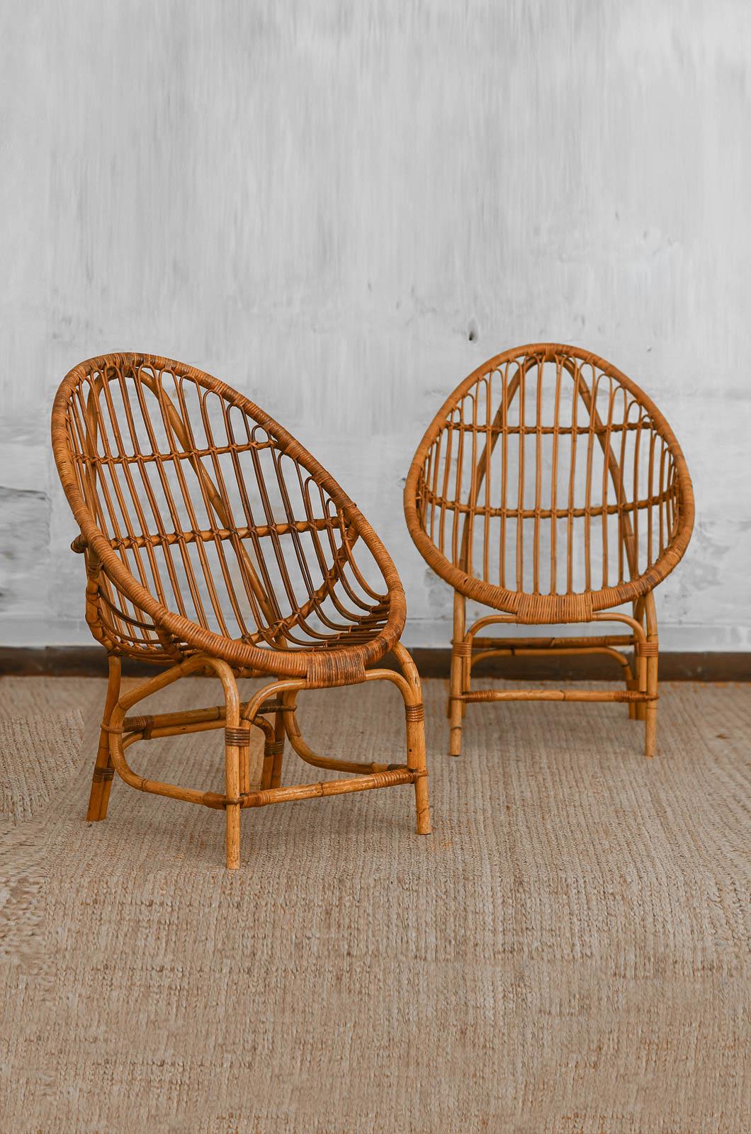 Coppia di sedie a baccello dalla forma curva e avvolgente con struttura in canna di bambù, Italia 1970
Dettagli del prodotto
Dimensioni: 70 W x 95 H x 90 D cm