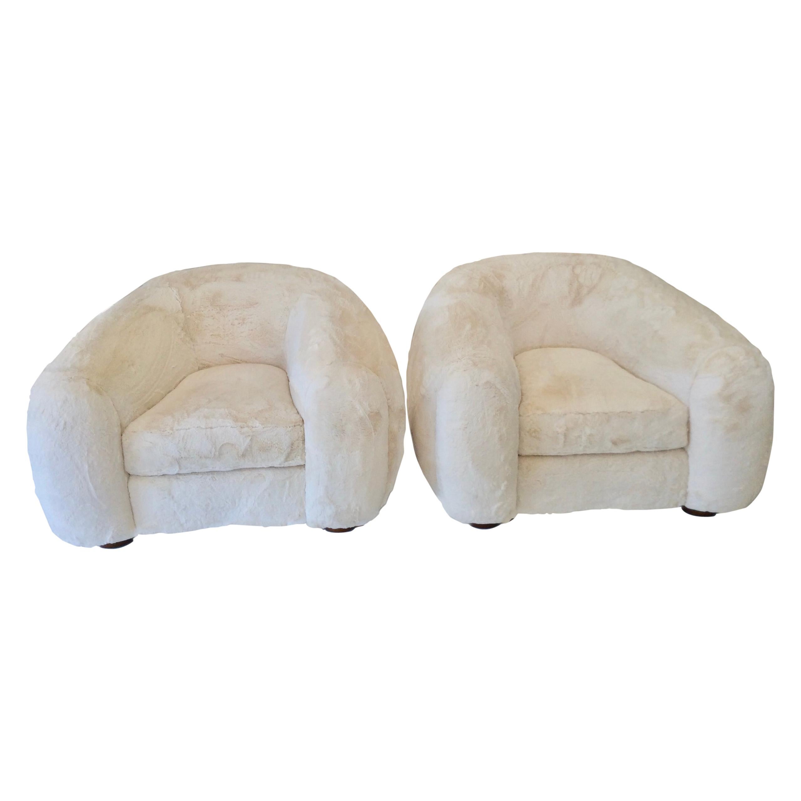 Gorgeous pair of Polar chairs, 1970s. Recently reupholstered with off-white organic sheep skin.
Provenance: France, private collection.