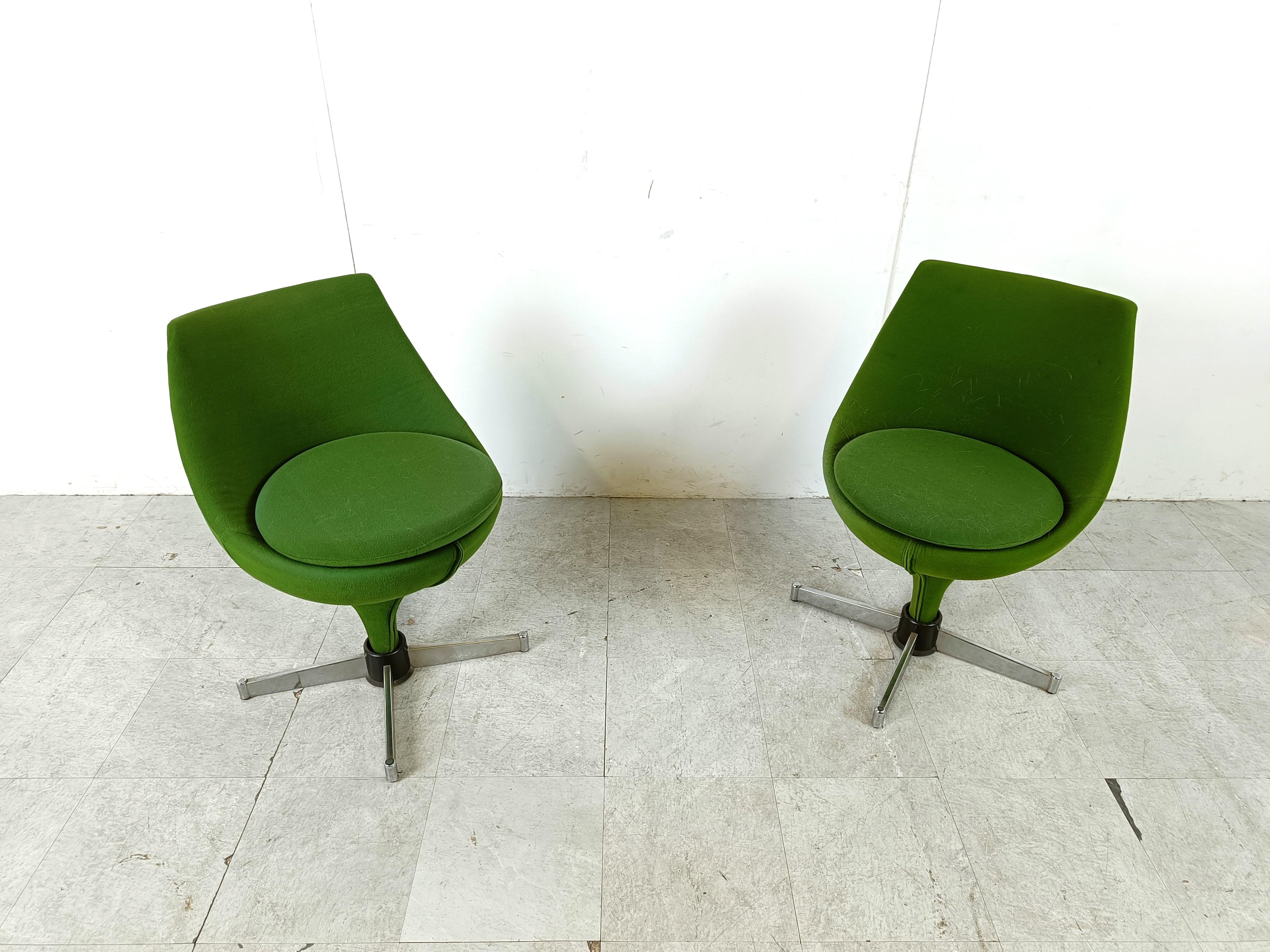Pair of mid century swivel chairs model 'Polaris' designed by Pierre Guariche for Meurop.

The chairs have a metal base and green original fabric upholstery.

Good condition.

Beautiful timeless design.

1960s- France/Belgium

Dimensions:
Height: