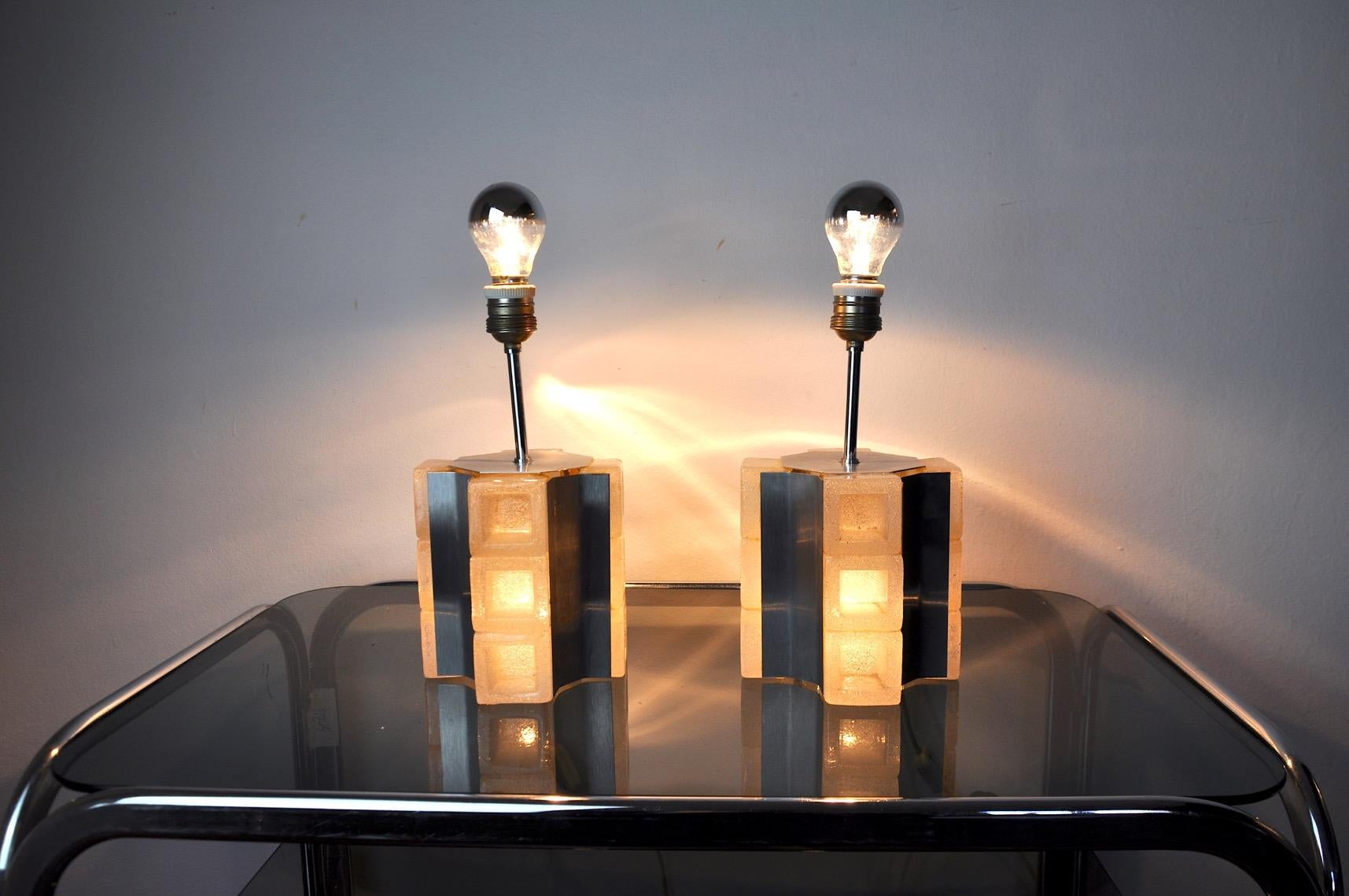 Superb and rare pair of cubic lamps by the famous Italian designer albano poli, produced by poliarte at the end of the 1960s. Pair of lamps made up of white murano glass cubes supported by a chromed metal structure. Iconic lamps that will illuminate
