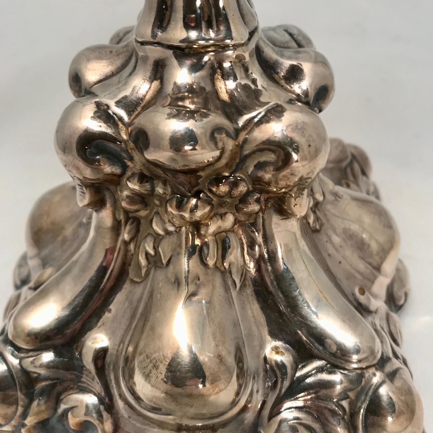 Paire de chandeliers de style baroque polonais en métal argenté  en vente 4