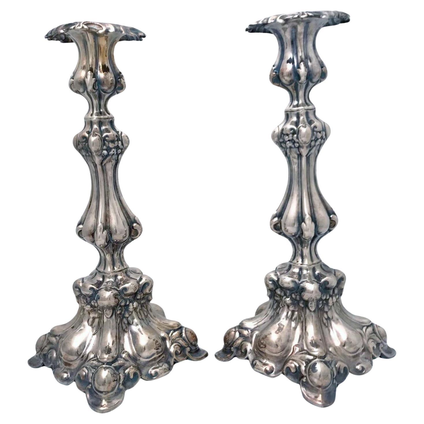 Paire de chandeliers de style baroque polonais en métal argenté  en vente