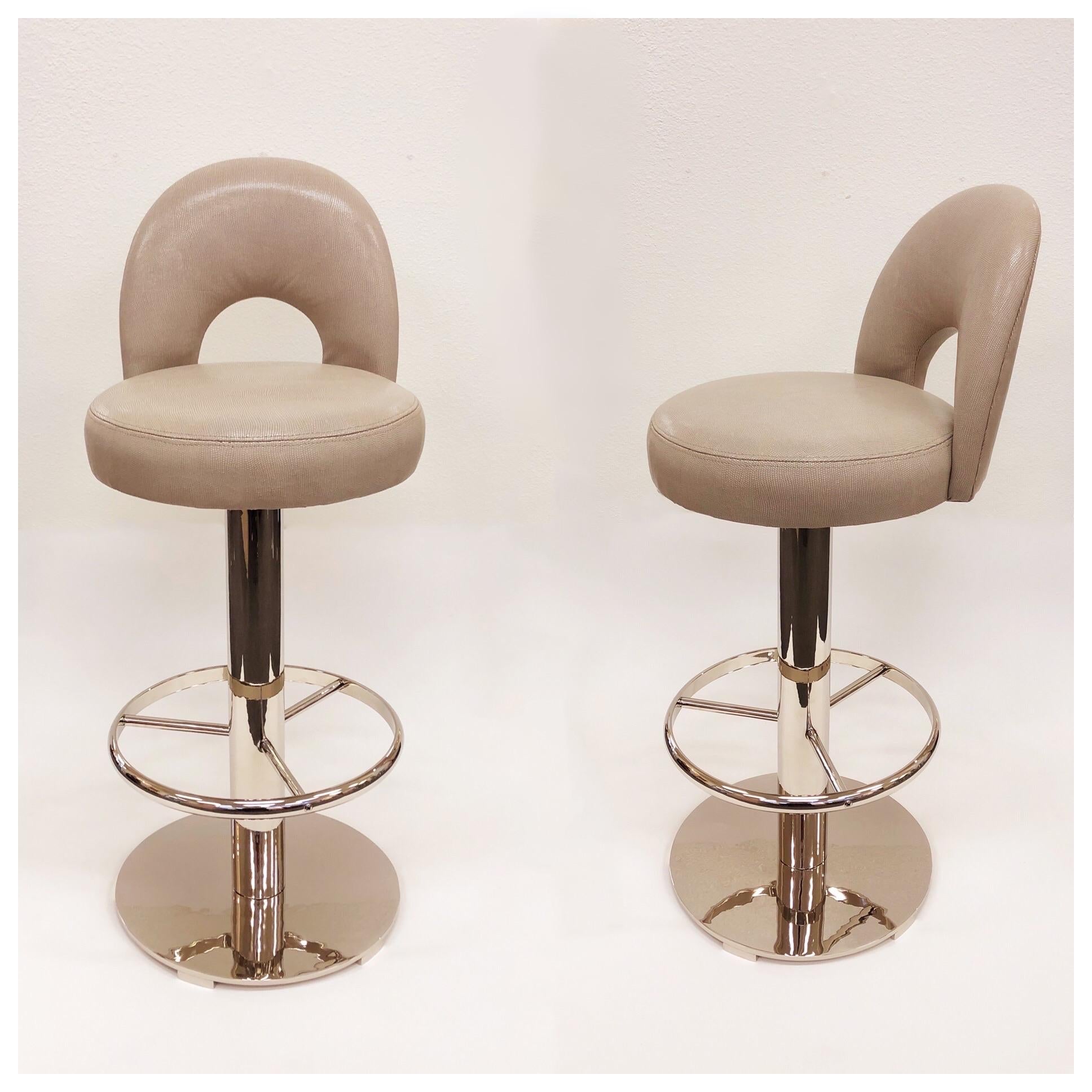 A rare pair of swivel bar stools design in the 1960s for John Wayne by Charles Hollis Jones. The barstool have been newly polished nickel plated and recovered with a soft lizard emboss leather. The barstool swivel 360.
Measurements: 19.5” deep, 17”