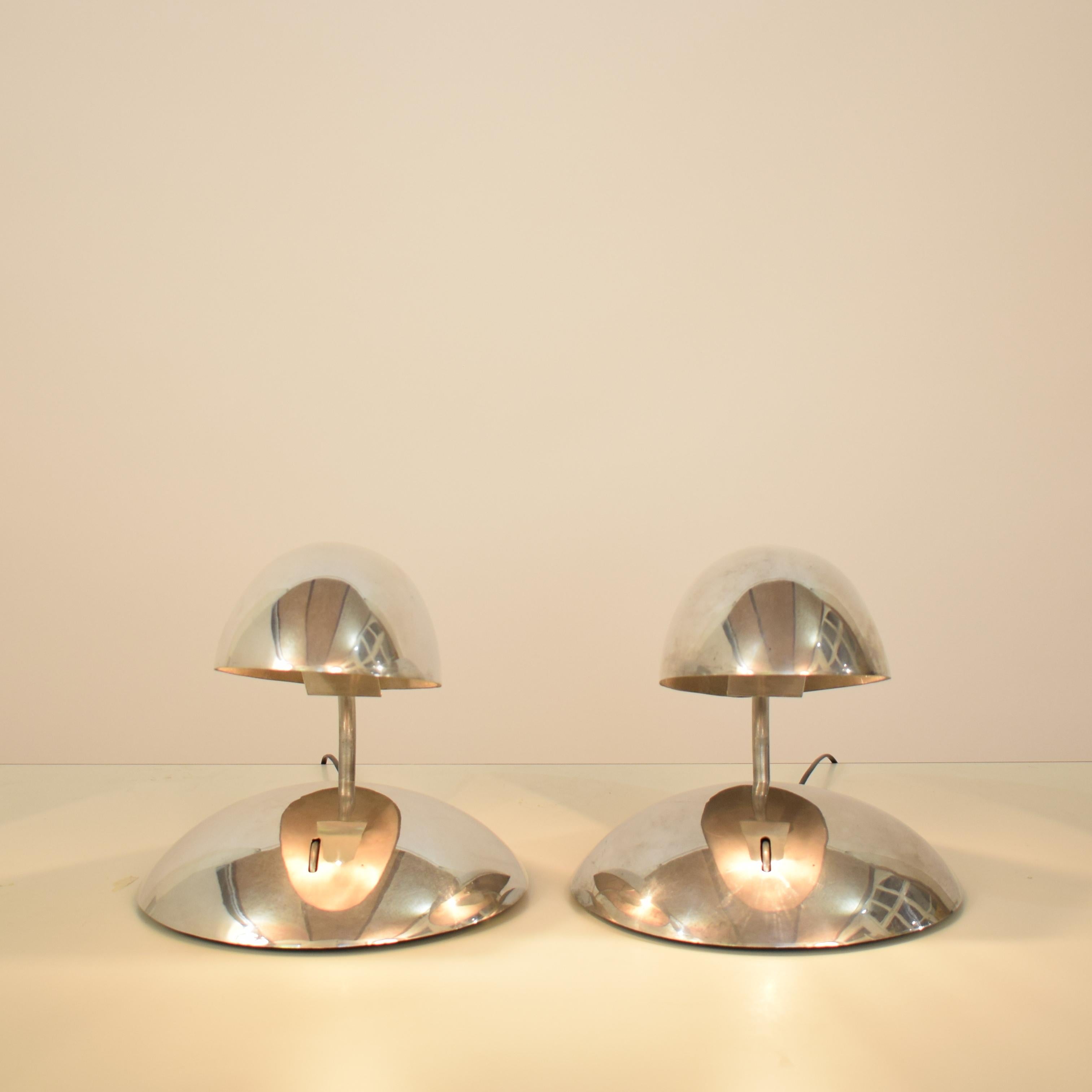Paire de lampes de bureau en aluminium poli de l'ère spatiale/siècle médiévale des années 1980 en vente 3