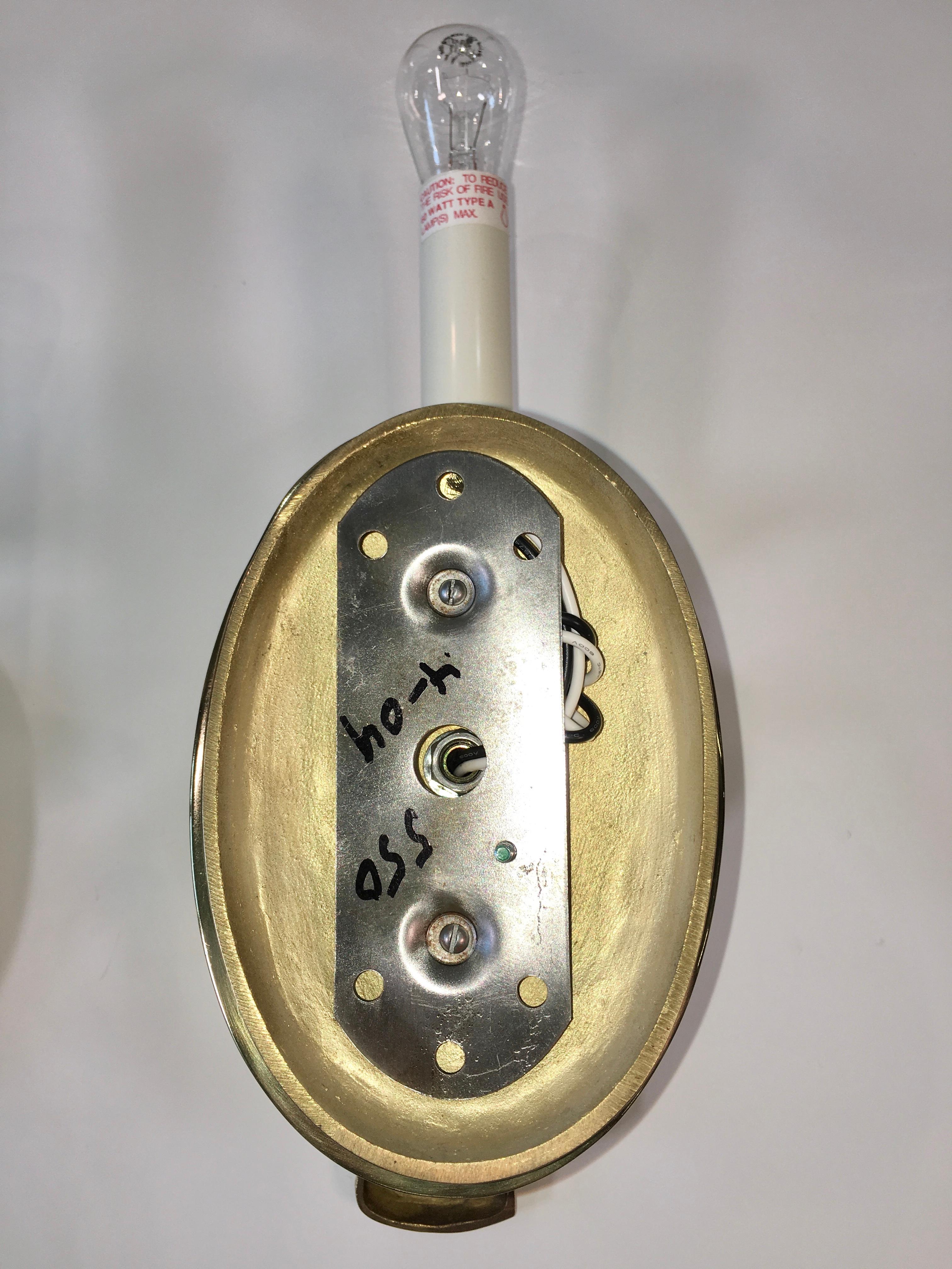 Paar Bogenlampen aus poliertem Messing im Zustand „Gut“ im Angebot in Hanover, MA