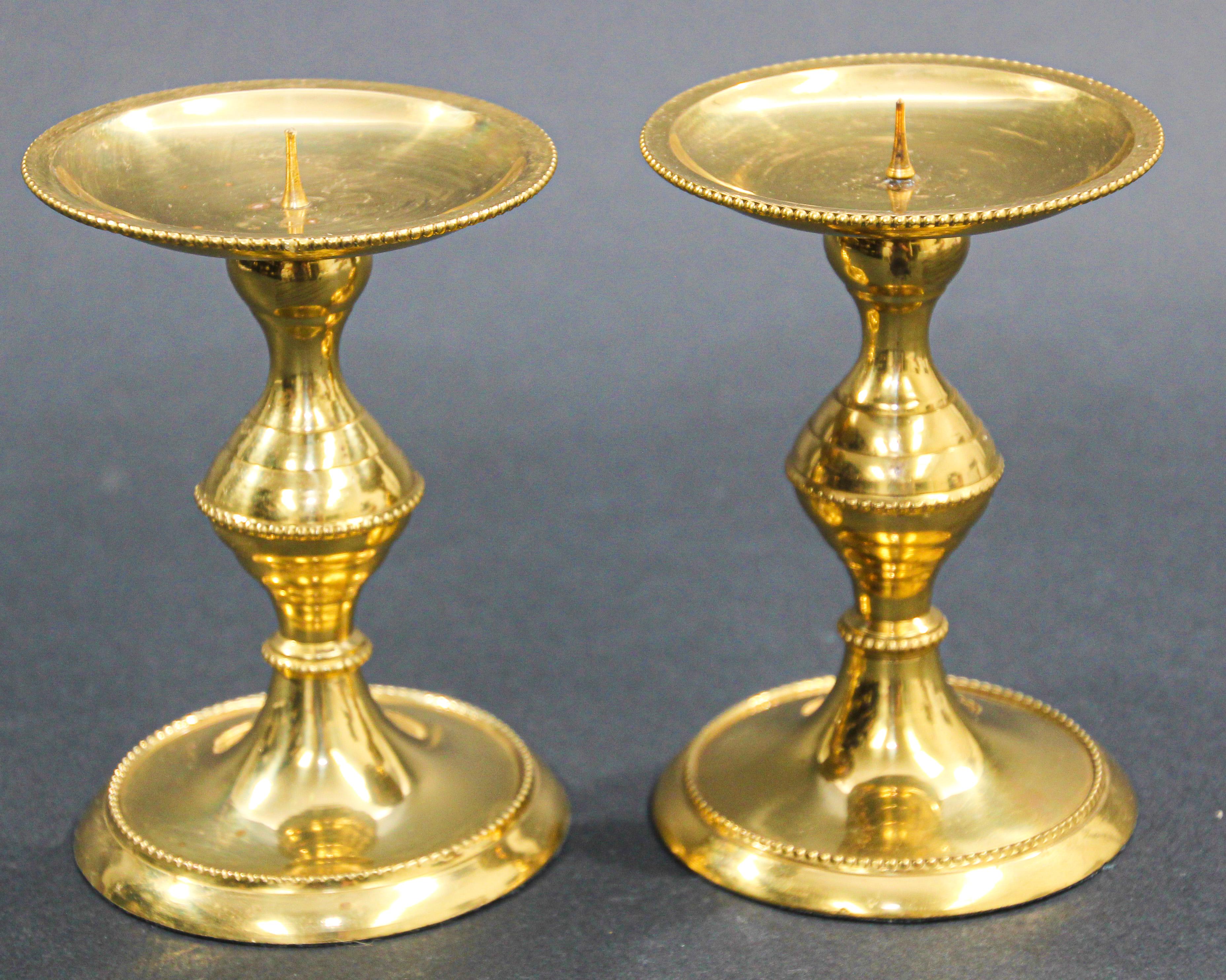 Coppia di candelieri moderni in ottone lucido in vendita 7