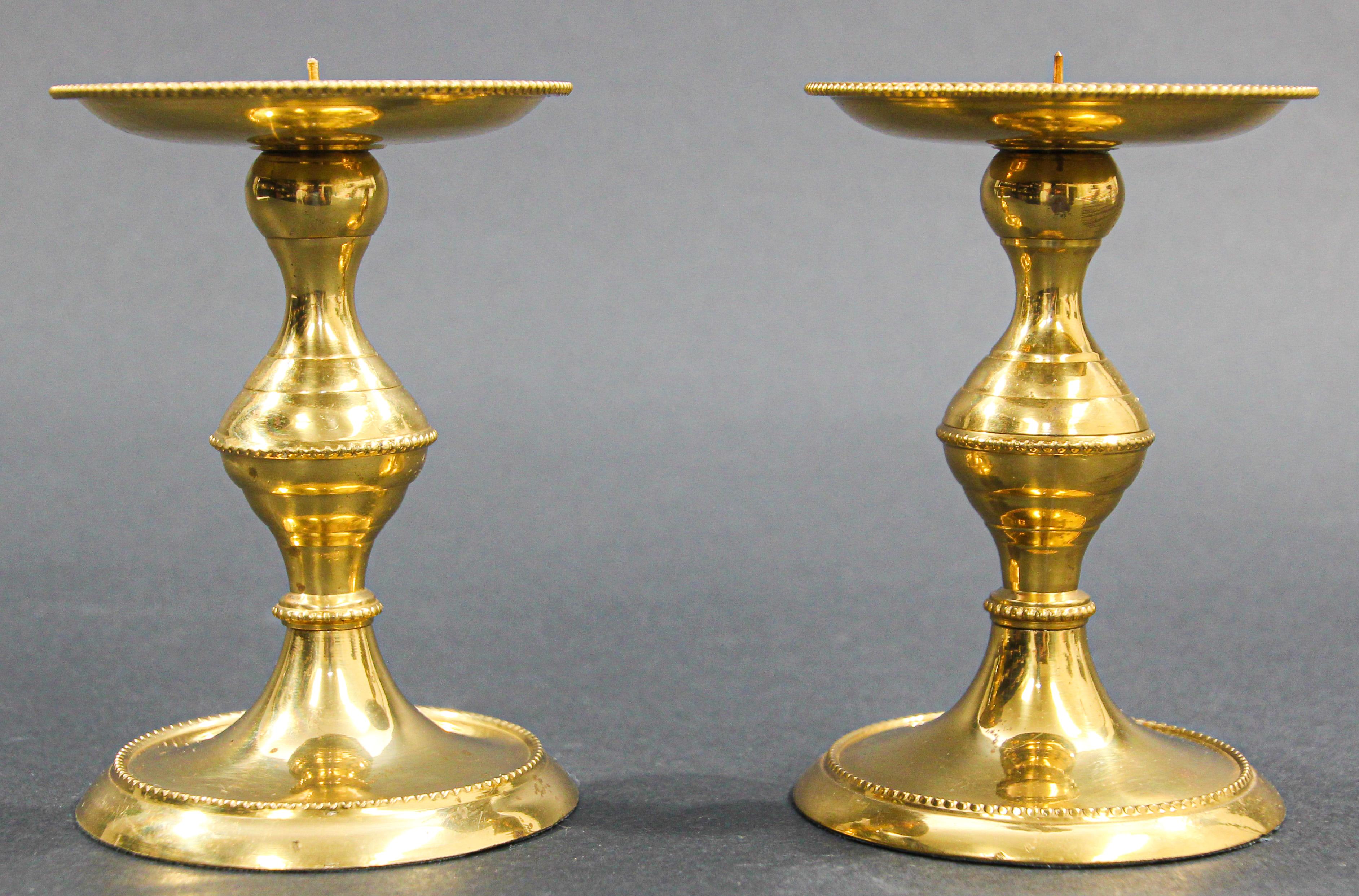 Pair of brass polished candlesticks with a molded hexagonal base.
Hand-tooled contemporary brass candlesticks with round base.
Handcrafted cast brass candle sticks, candleholder with modern clean design.
Measures: 
Height 6