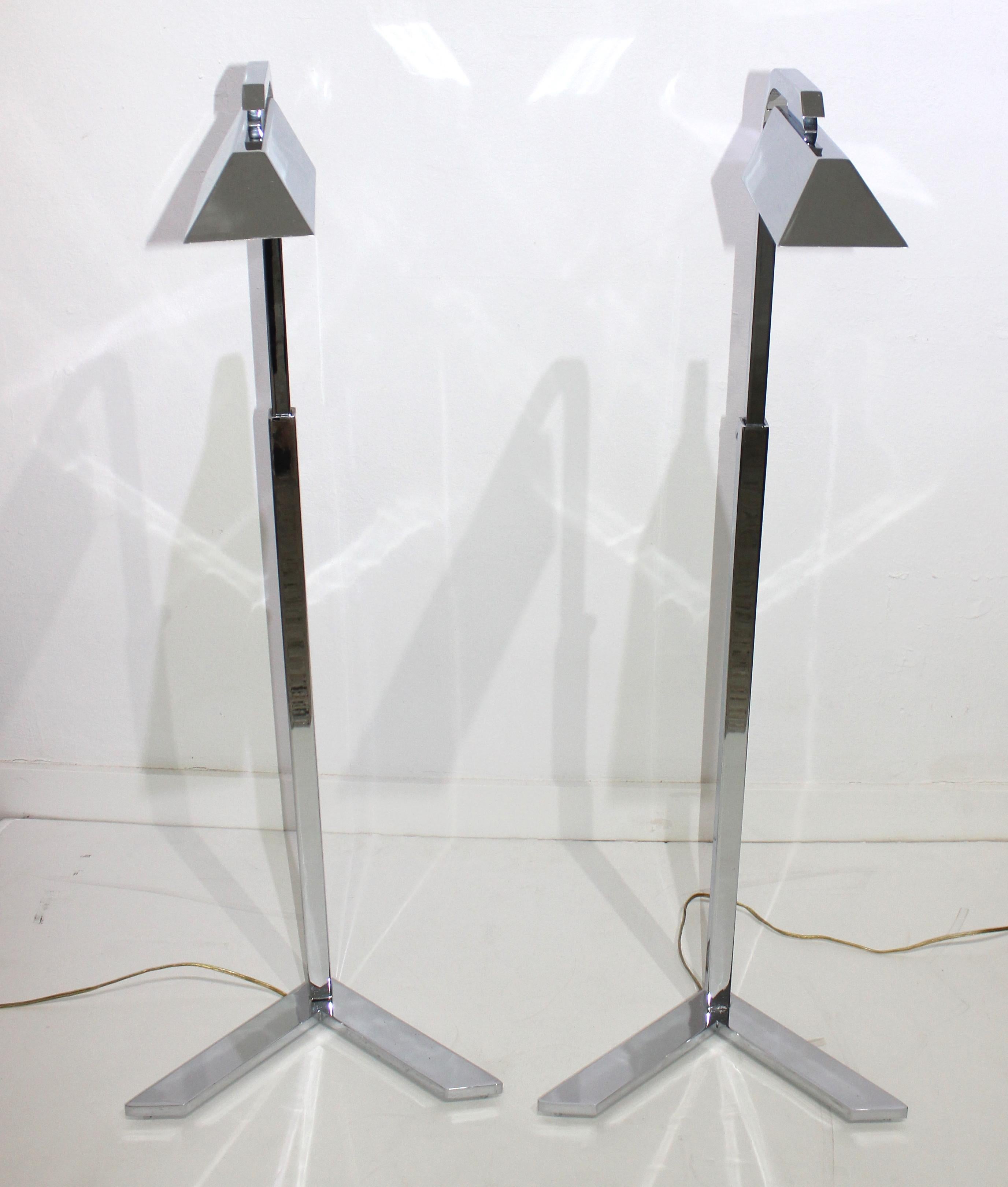 This stylish set of adjustable polished chrome floor lamps are very much in the manner of pieces created by Casella Lighting.

The set dates to the early 2000s and the height adjust from 36