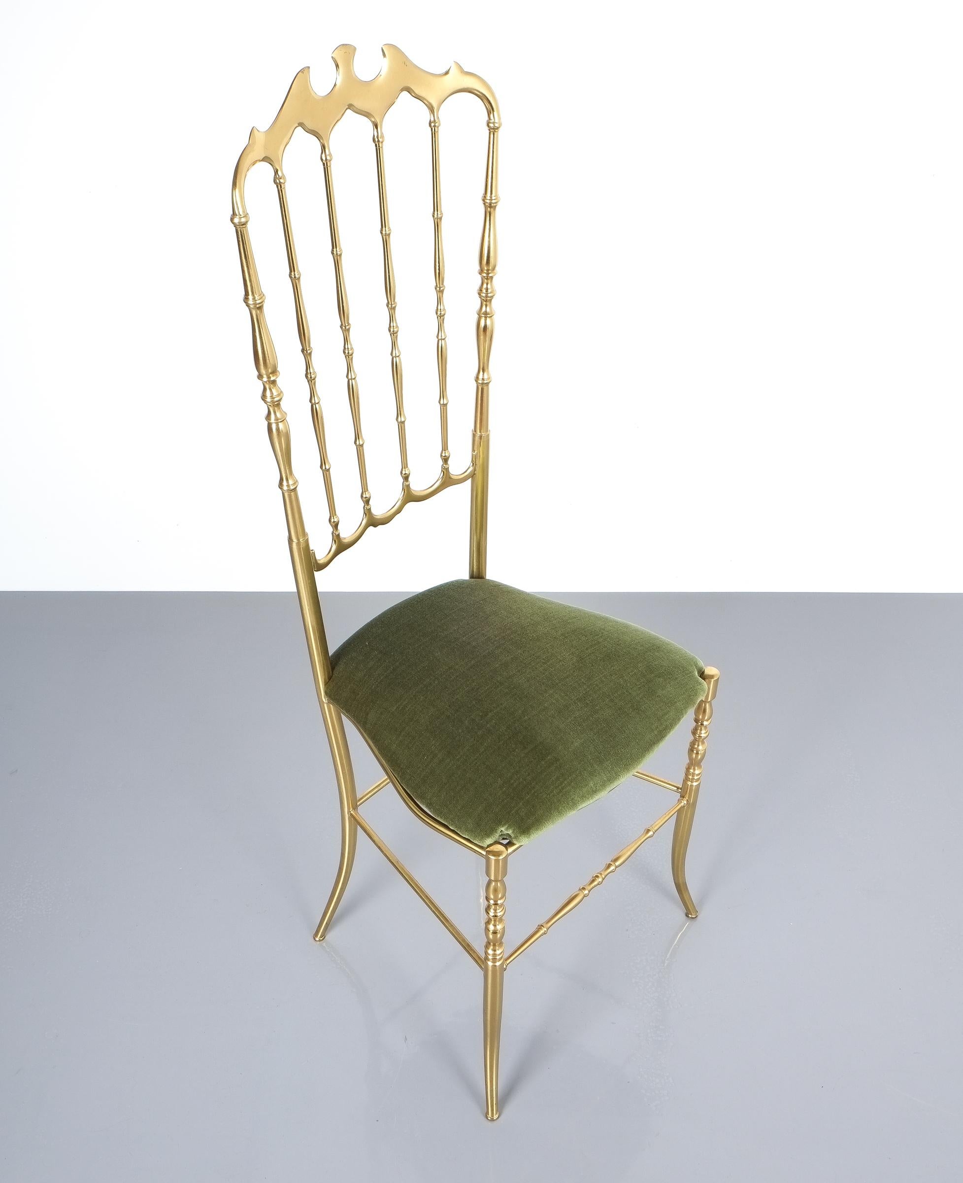 Pair of Polished High Back Brass Chairs by Chiavari, Italy, 1950 In Good Condition In Vienna, AT