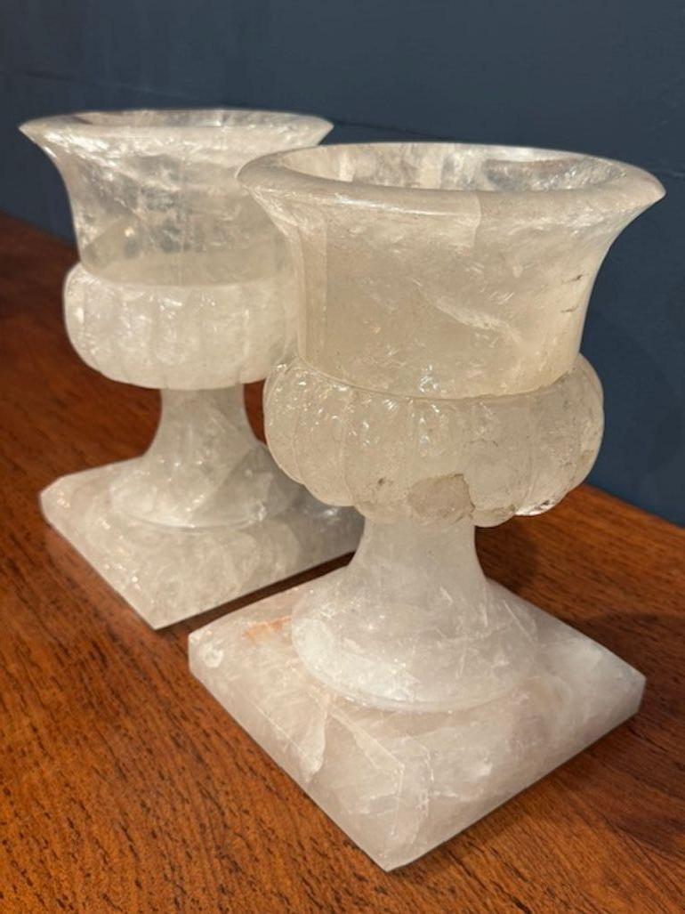 Pareja de urnas de cristal de roca pulido procedentes de Sudamérica Siglo XXI y contemporáneo en venta