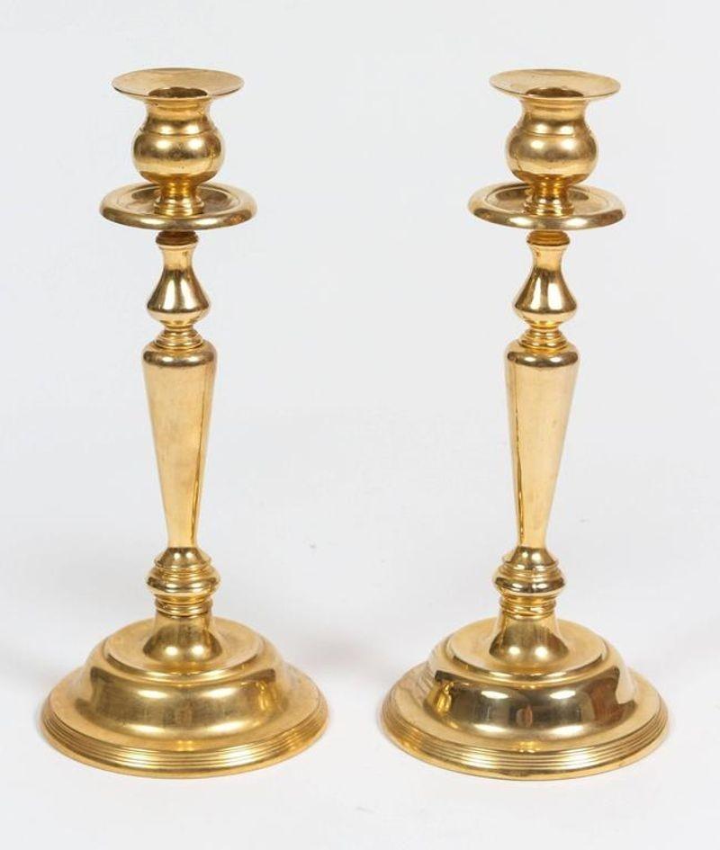 Pair of brass Victorian candleholders.
Elegant pair of polished brass Victorian candlesticks.
Great brass decorative cast iron brass art objects.
Dimensions: 11.75 in. H x 5 in. D.