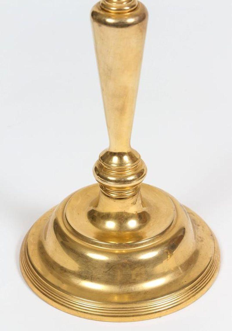 Pair of Polished Victorian Brass Candlesticks In Good Condition For Sale In North Hollywood, CA