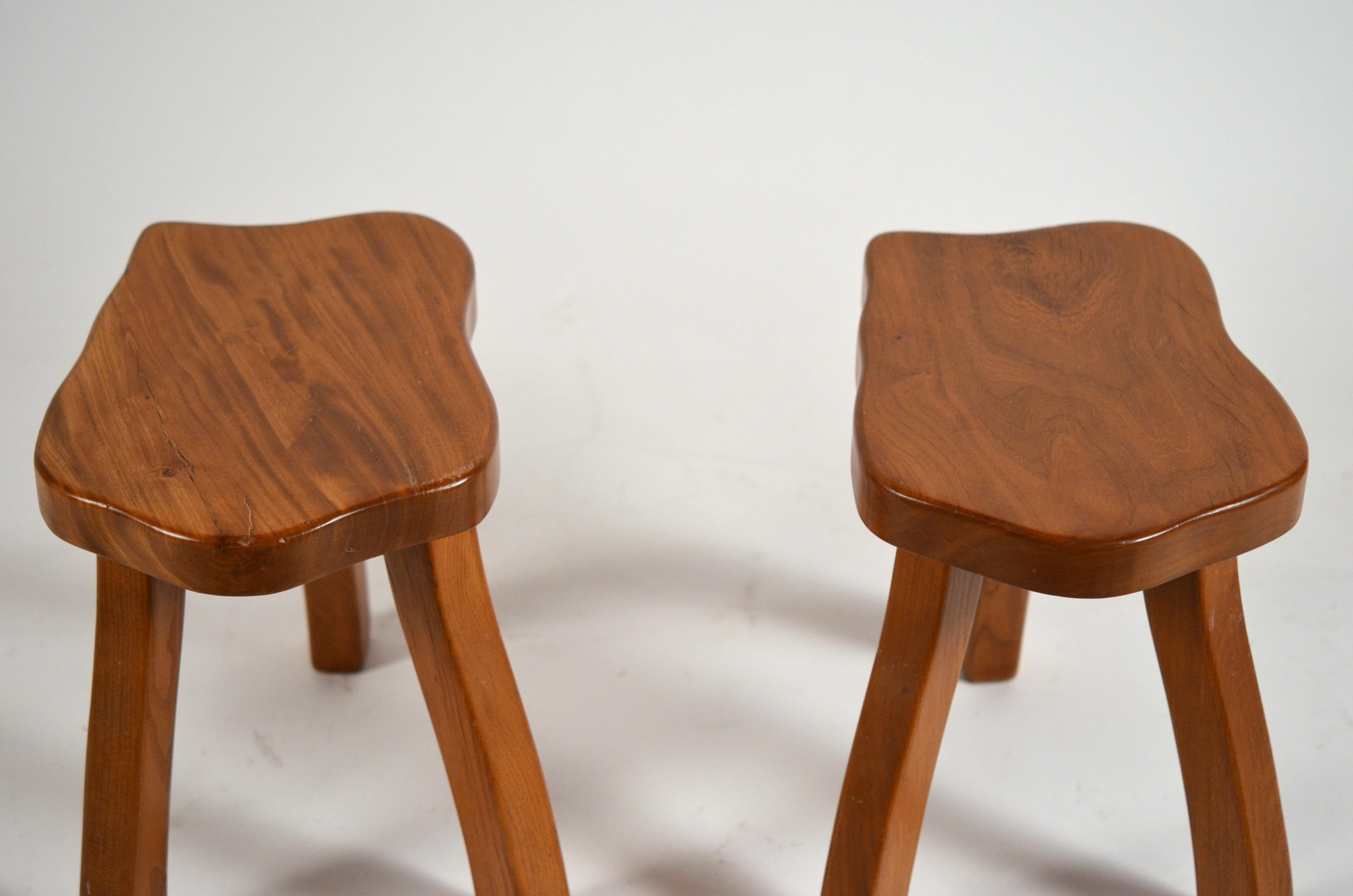 Pair of Polished Walnut Tripod Stools in the Style of Charlotte Perriand In Excellent Condition In Los Angeles, CA