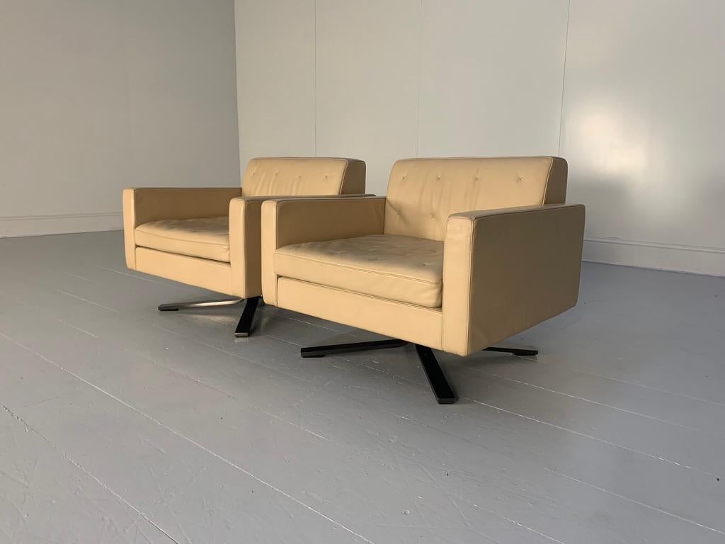 L'offre porte sur une paire de fauteuils identiques 