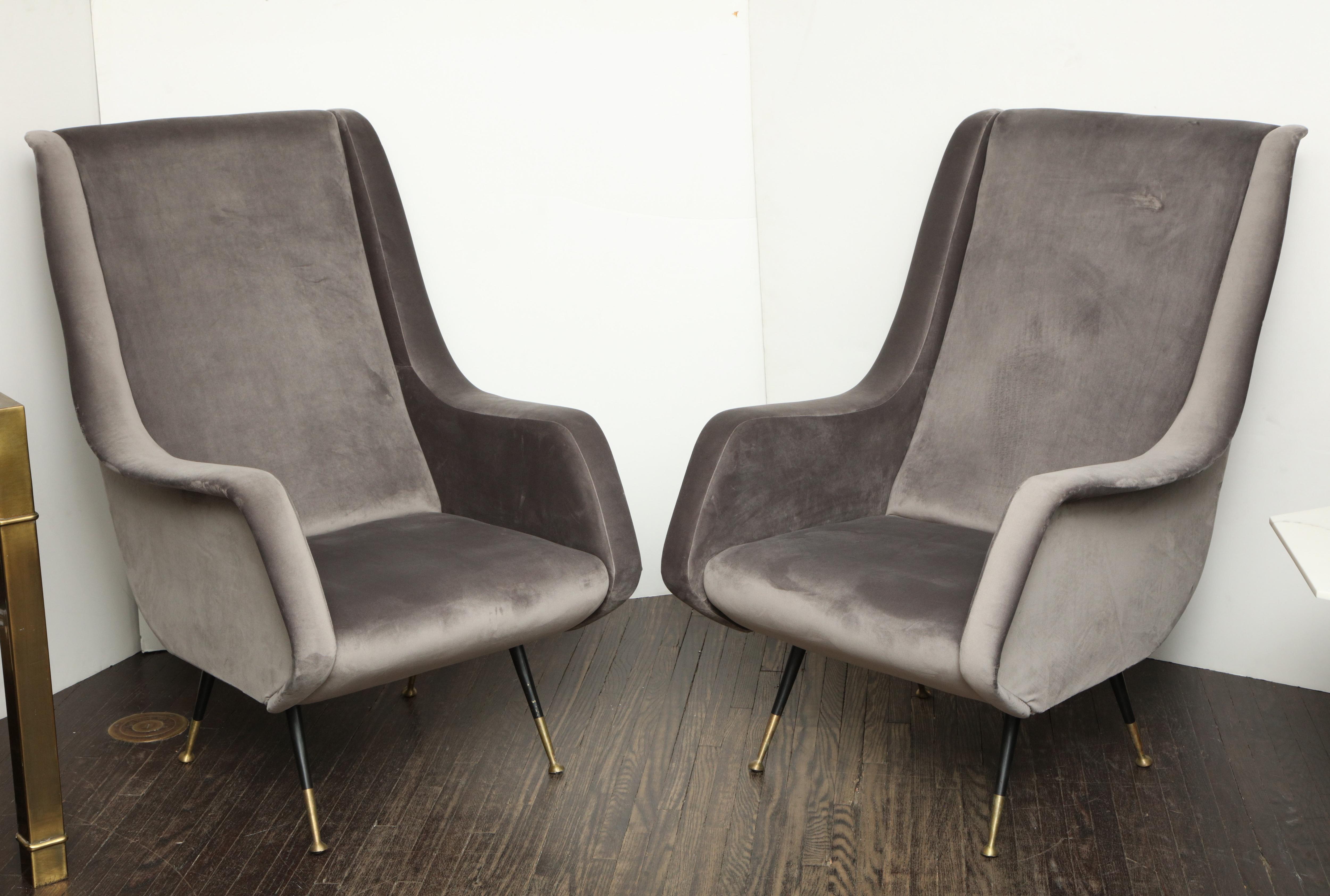 Pair of Poltrone Aldo Morbelli armchair in gray velvet

COM upholstery is available.