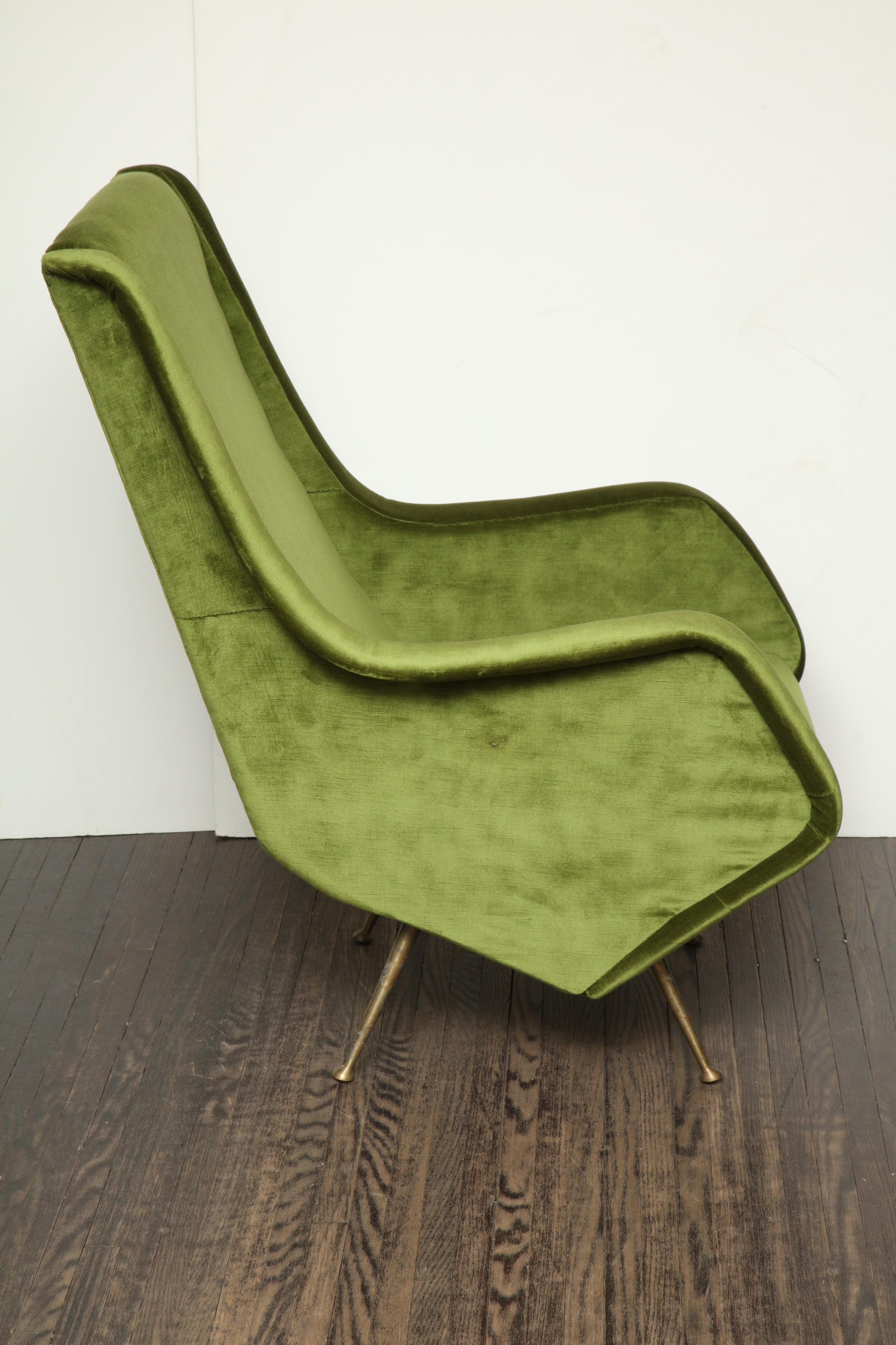 Pair of Poltrone Aldo Morbelli Armchair in Green Velvet In Good Condition In New York, NY