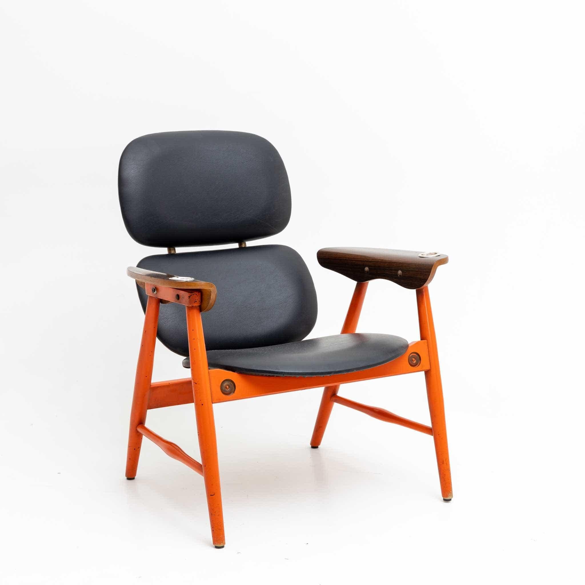 Milieu du XXe siècle Paire de fauteuils Poltronova avec cendriers, Italie, années 1960 en vente