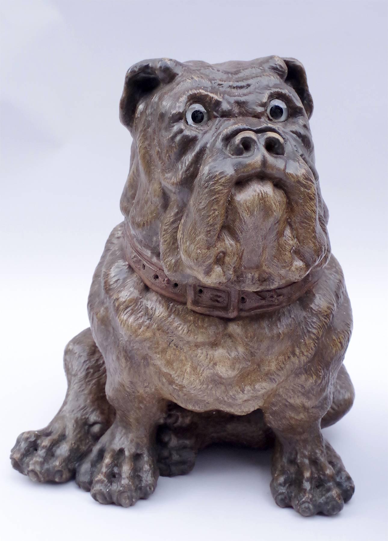 Polychromatic ceramic sculpture representing an English bulldog.
English antiques from the late 19th century.
  