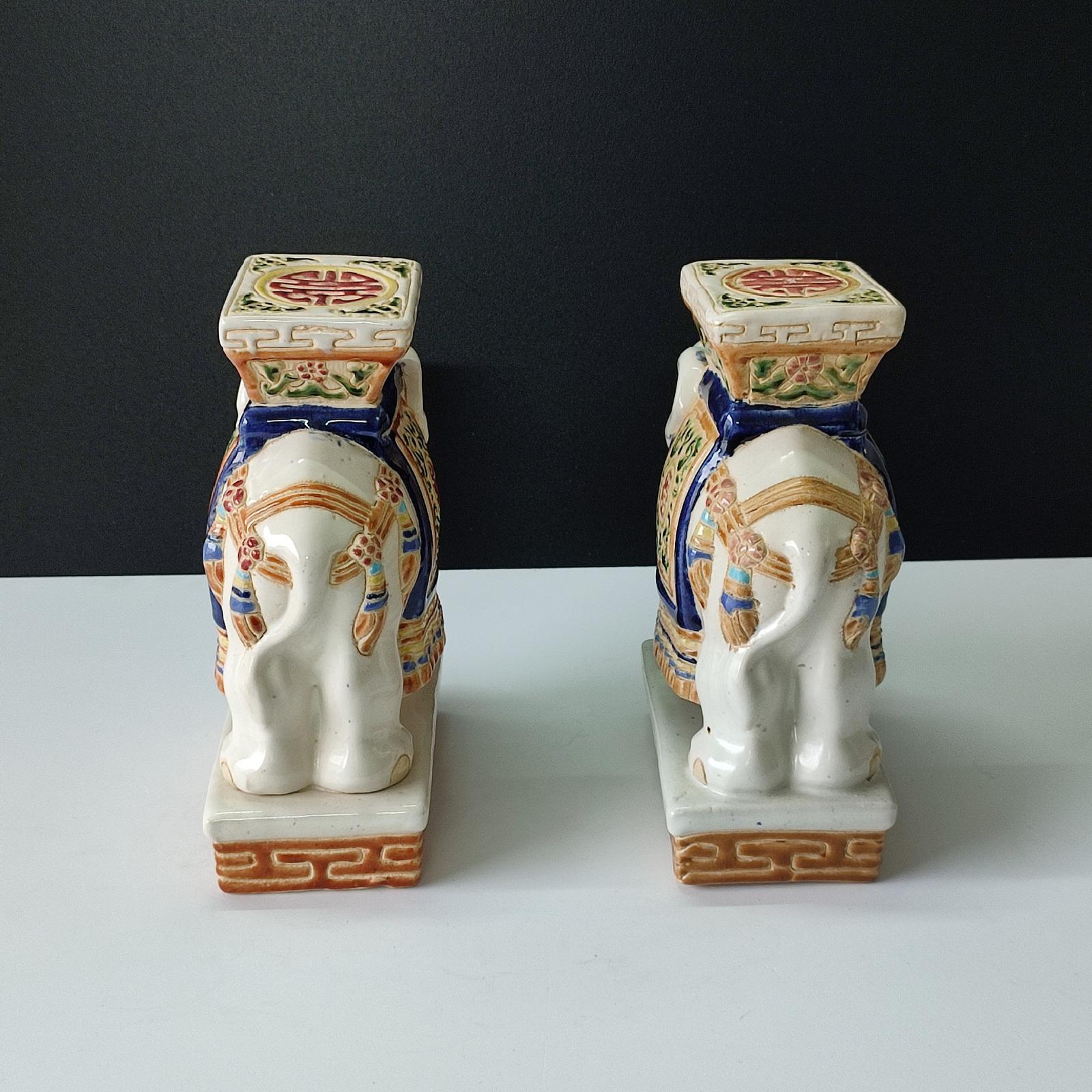 Paar polychrome Elefanten-Pflanzgefäßhalter aus Keramik, Buchstützen, Mitte des 20. Jahrhunderts (Ende des 20. Jahrhunderts) im Angebot