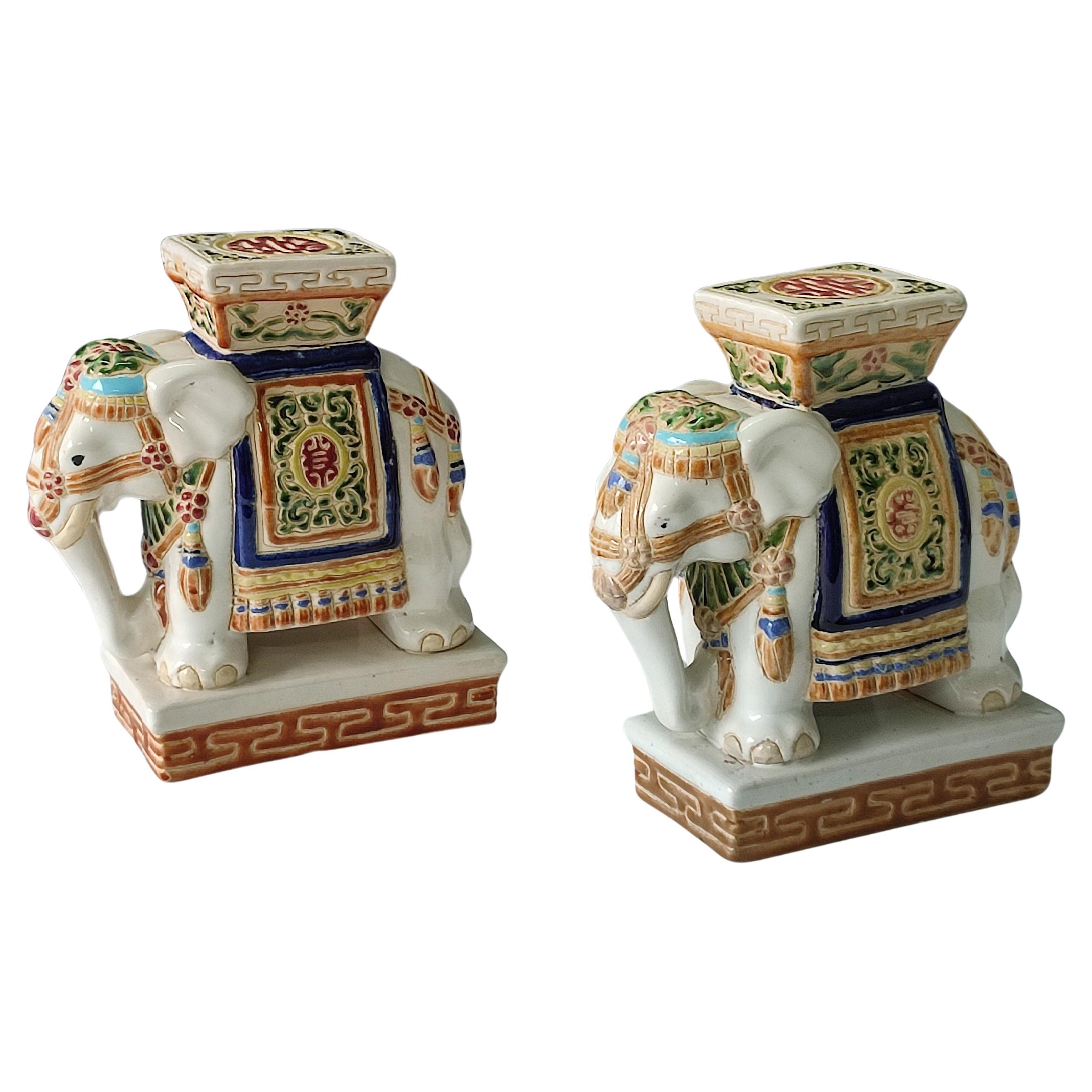 Paire de serre-livres éléphants en céramique polychrome, milieu du 20e siècle en vente