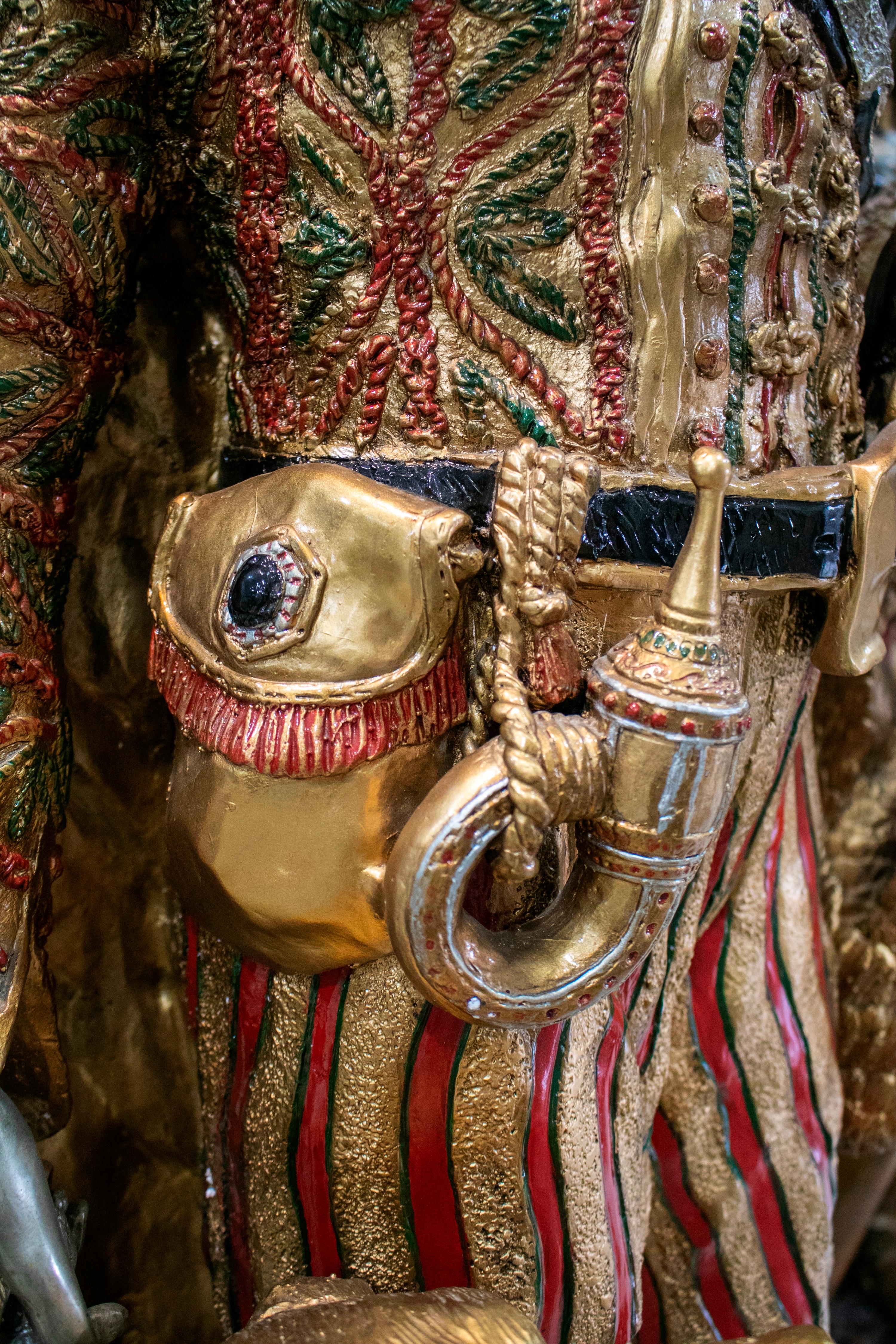 Pair of Polychrome Gilded Bronze Arab Hunters and Palms Sculptures on Pedestals 8