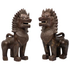Coppia di leoni guardiani Khmer policromi, 1850 ca.