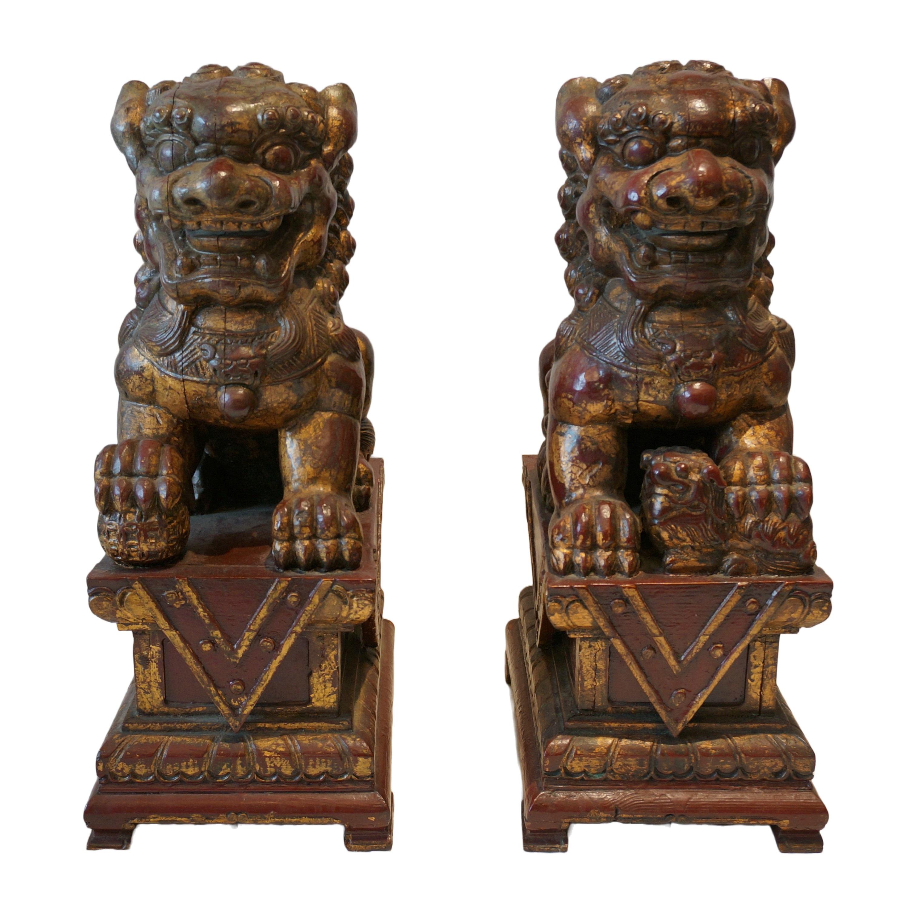 Pair of decorative antique Chinese handcarved polychrome wooden guardian lions (also called Foodogs, Qilin, shishi).

China, 19th century

In good condition

Heigh: 52 cm.

Chinese guardian lions, or imperial guardian lions, are a traditional