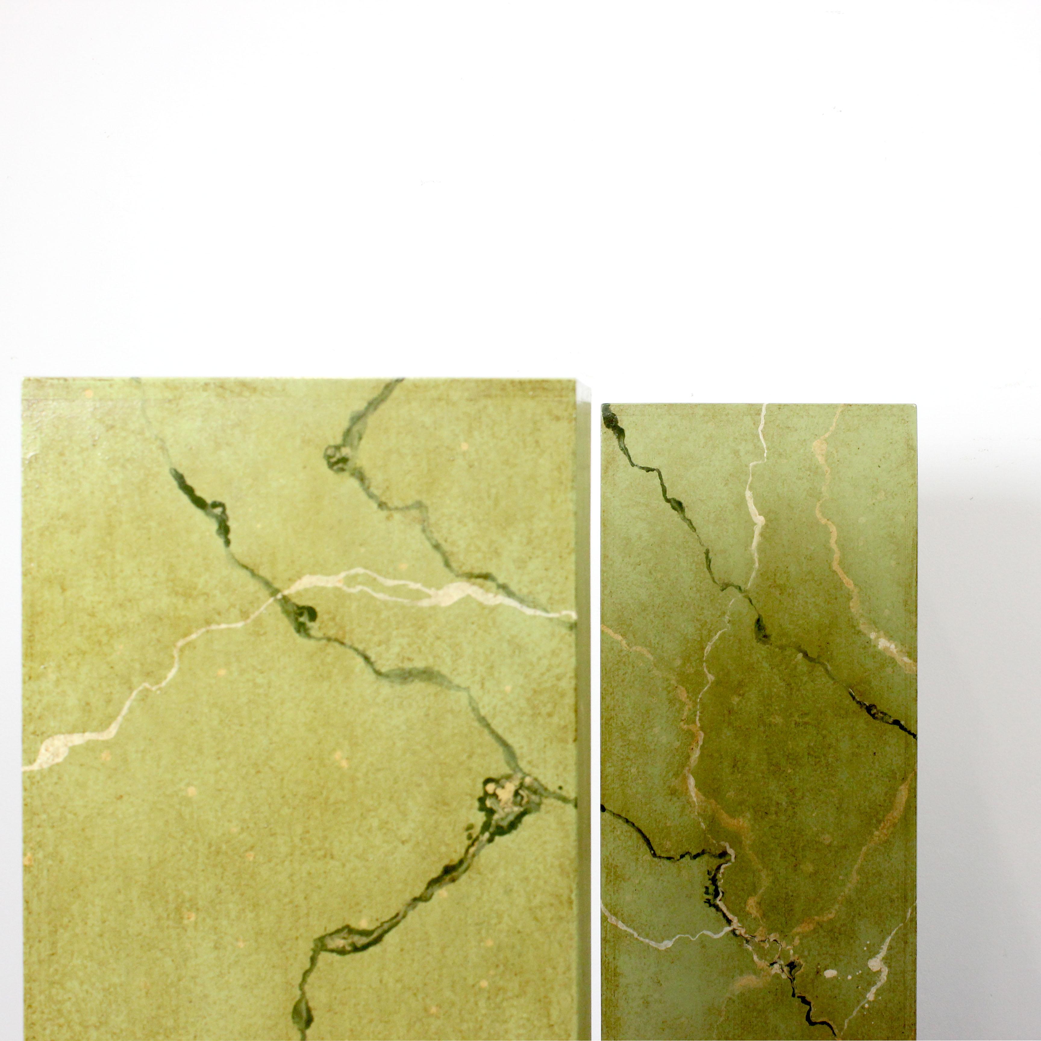 Espagnol Pair of polychrome wooden pedestals imitating green veined marble - Spain en vente