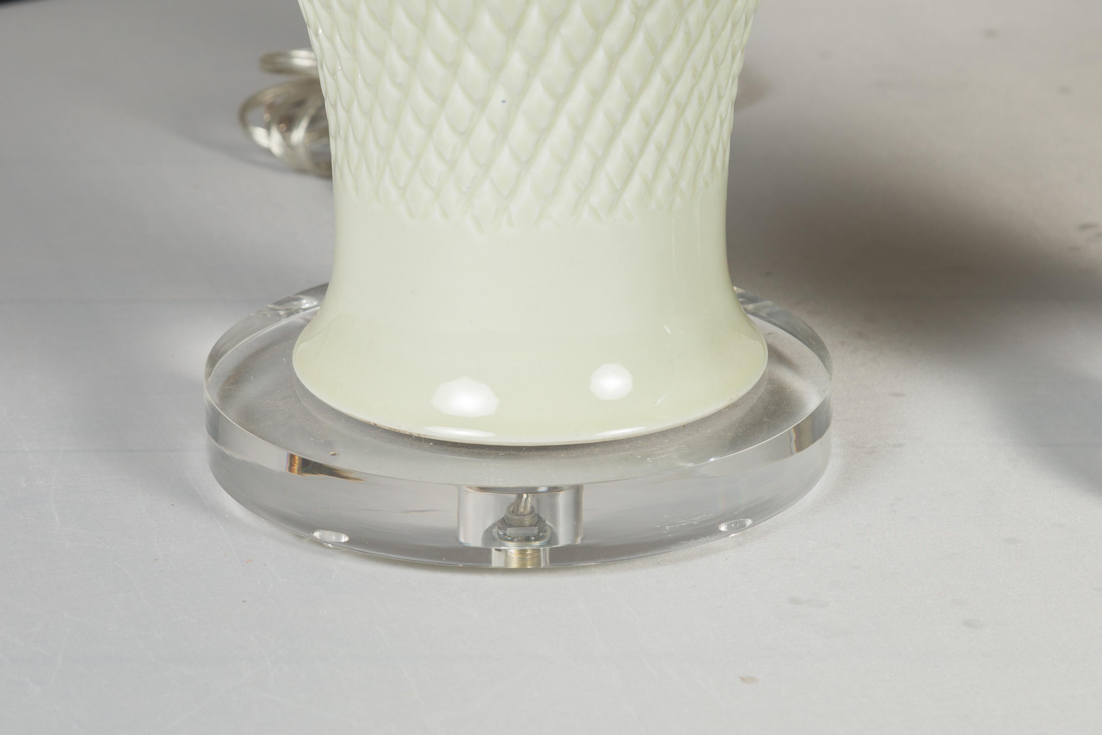 Pair of Porcelain 1980s White Lamps with Crosshatch Motifs and Lucite Bases For Sale 8