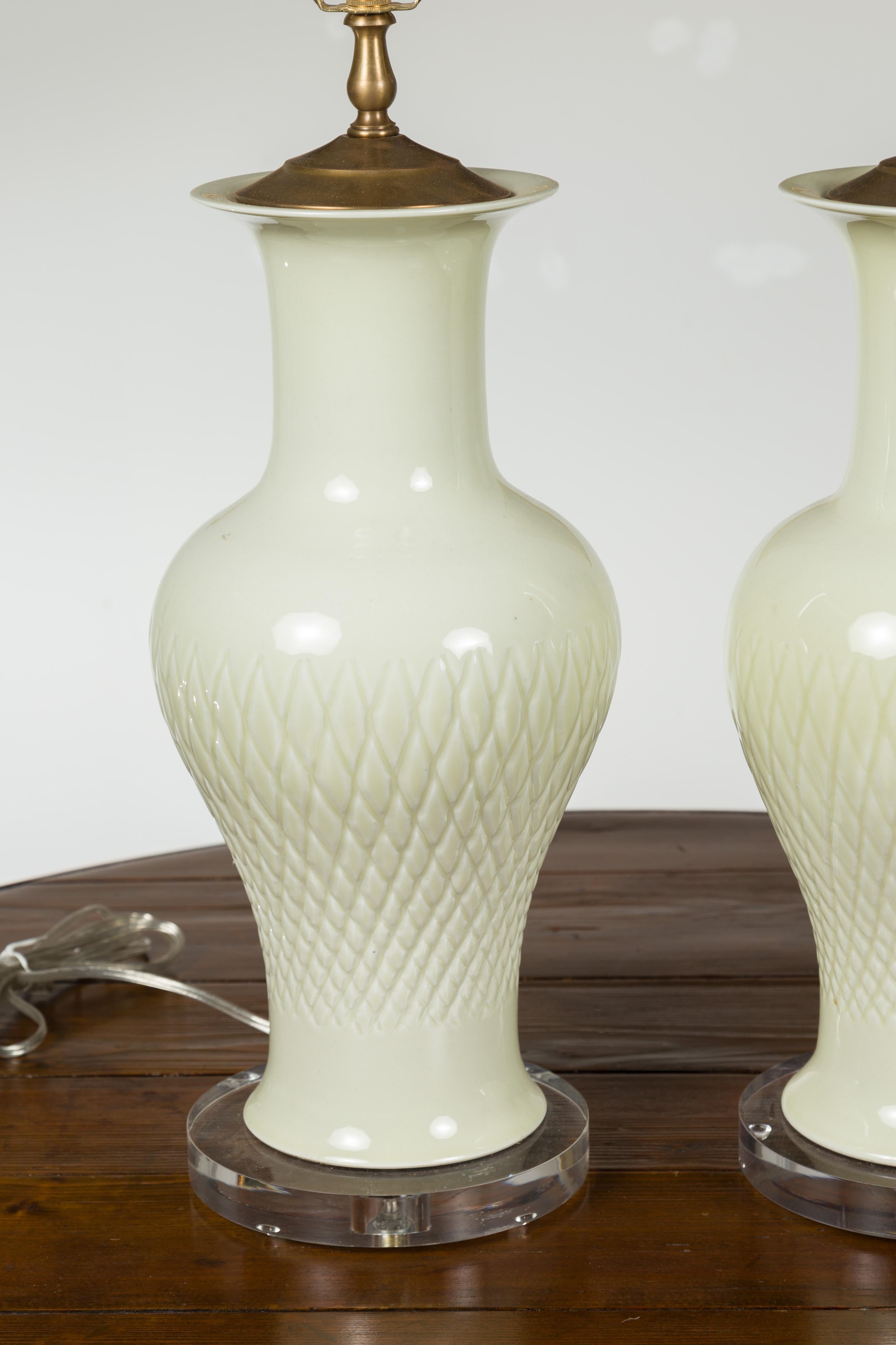 Pair of Porcelain 1980s White Lamps with Crosshatch Motifs and Lucite Bases For Sale 1