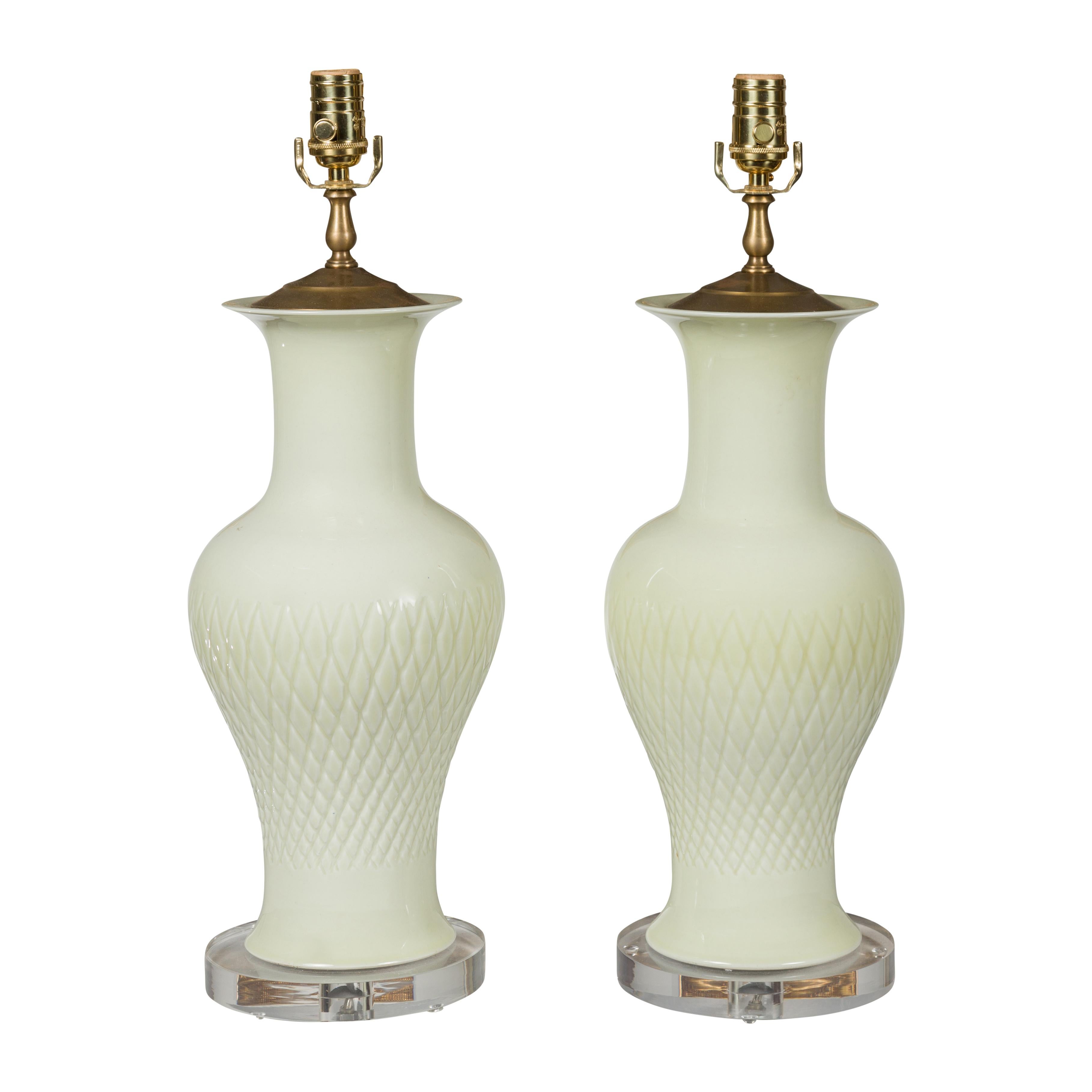 Pair of Porcelain 1980s White Lamps with Crosshatch Motifs and Lucite Bases For Sale
