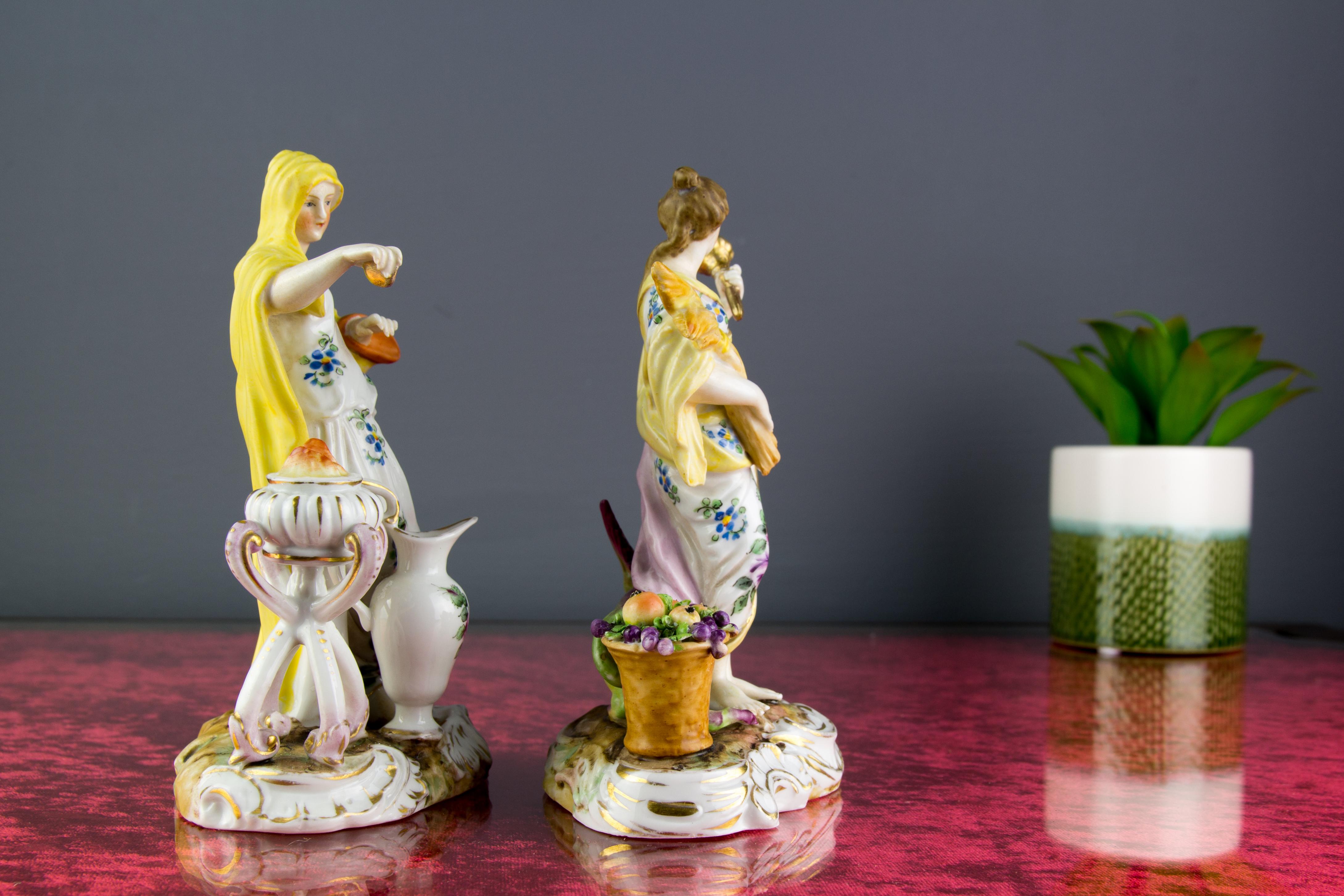 Neoclassico Coppia di figure allegoriche in porcellana di Aelteste Volkstedter Pozellanfabrik in vendita
