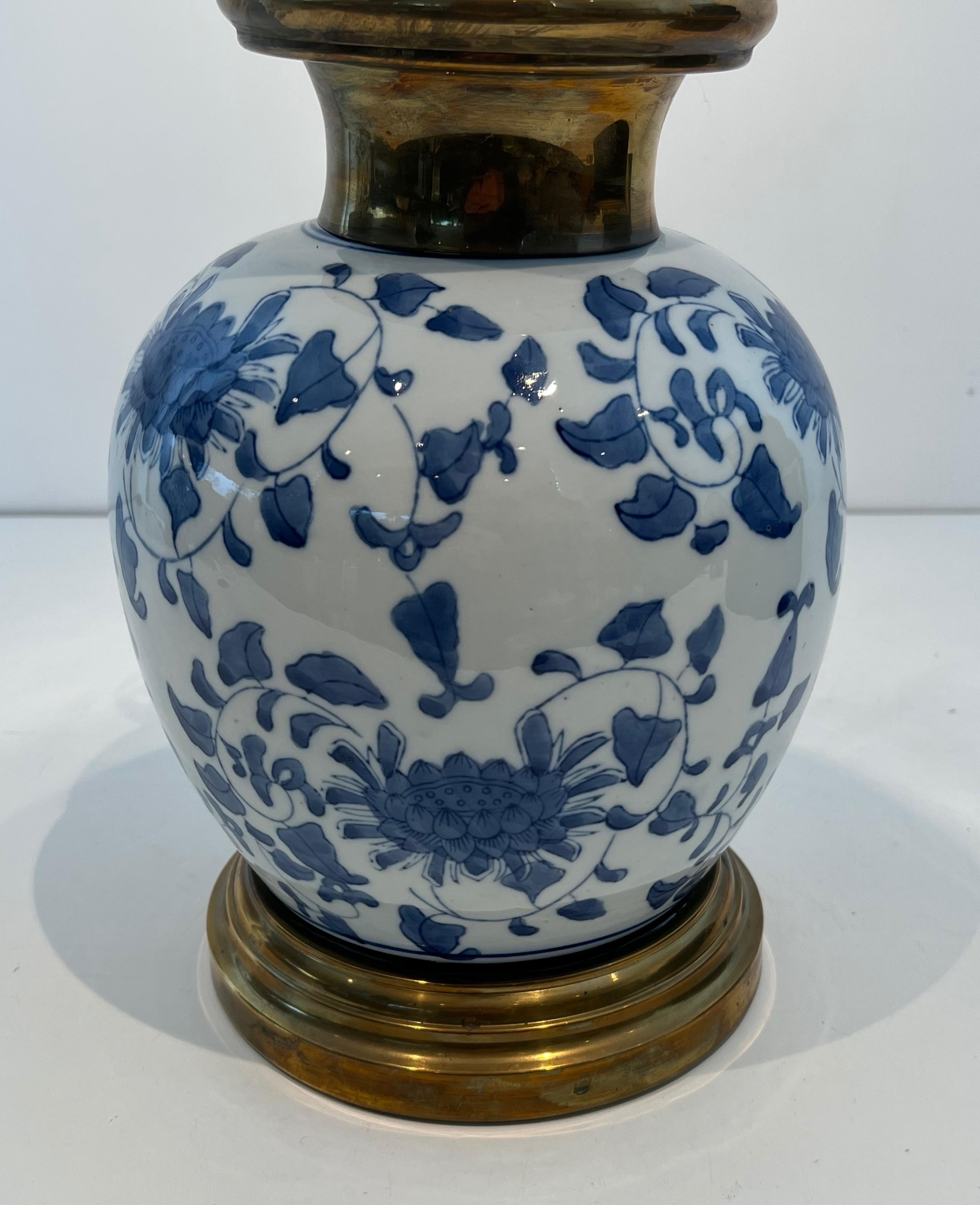 Coppia di lampade da tavolo in porcellana e ottone con decorazione cinese in vendita 8
