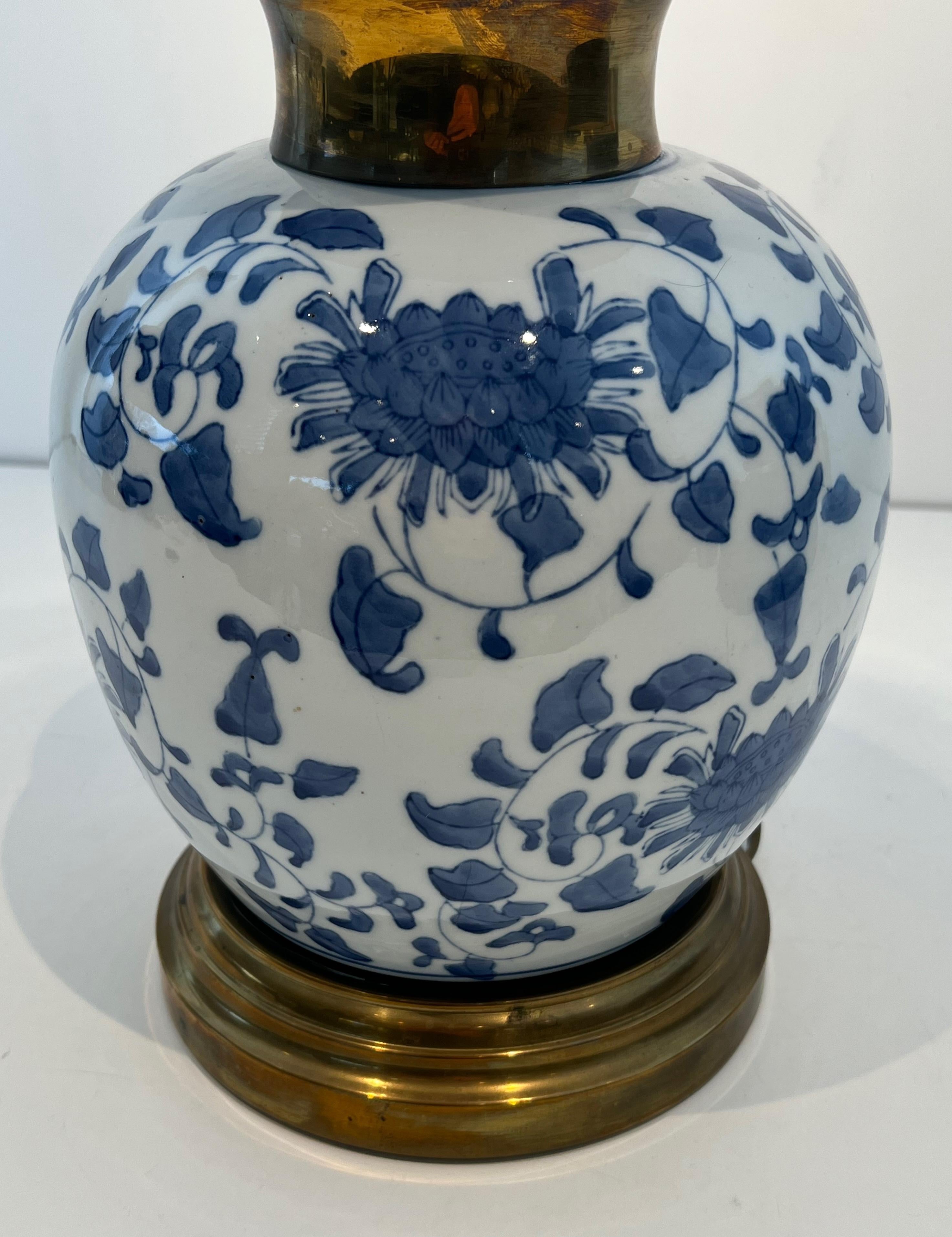 Coppia di lampade da tavolo in porcellana e ottone con decorazione cinese in vendita 9
