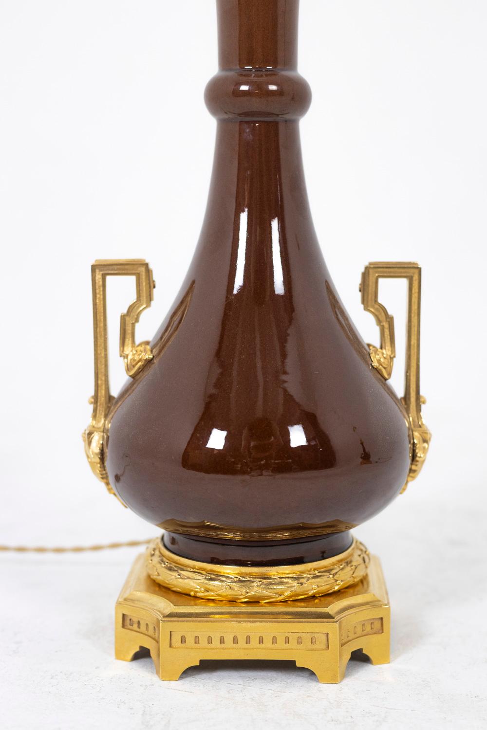 XIXe siècle Paire de lampes en porcelaine et bronze doré, vers 1880 en vente