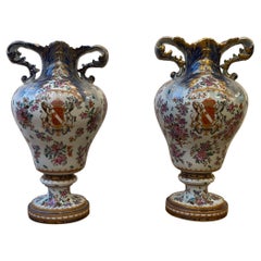 Pareja de Urnas Armeras de Porcelana de Nápoles Capodimonte Siglo XIX
