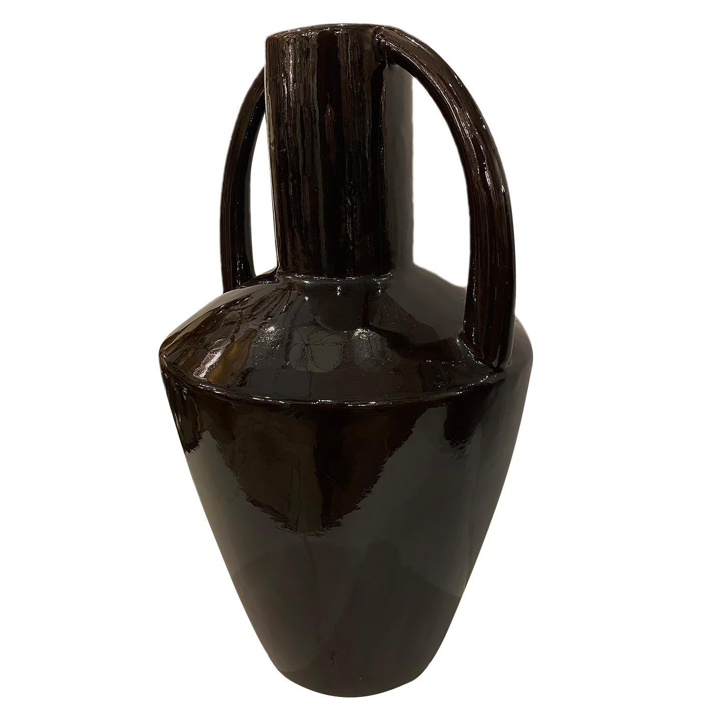 Paire de vases Art Déco italiens des années 1920 dans un ton brun foncé.

Mesures :
Hauteur 18