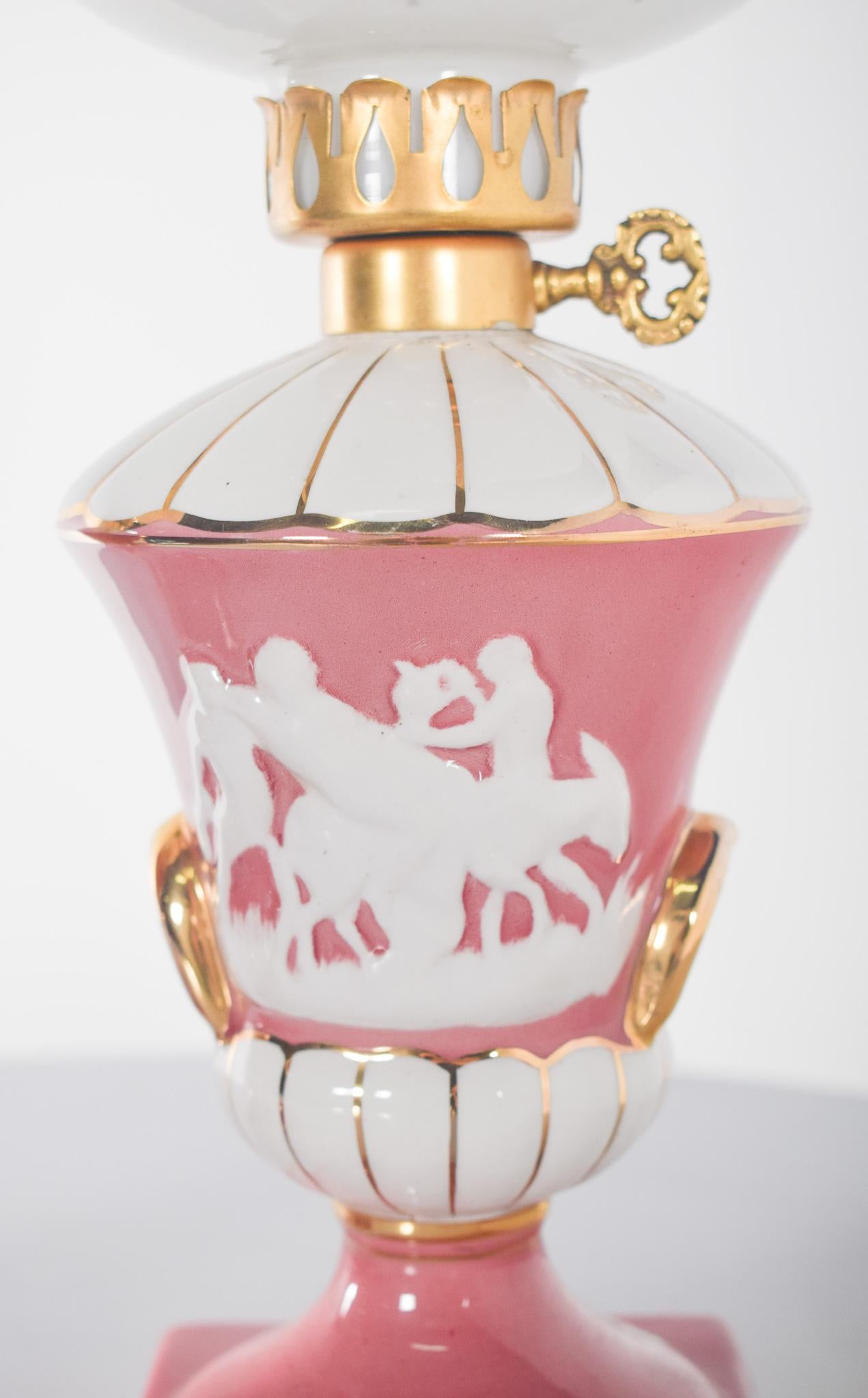 Pareja de lámparas de mesilla de noche de porcelana Portugués en venta