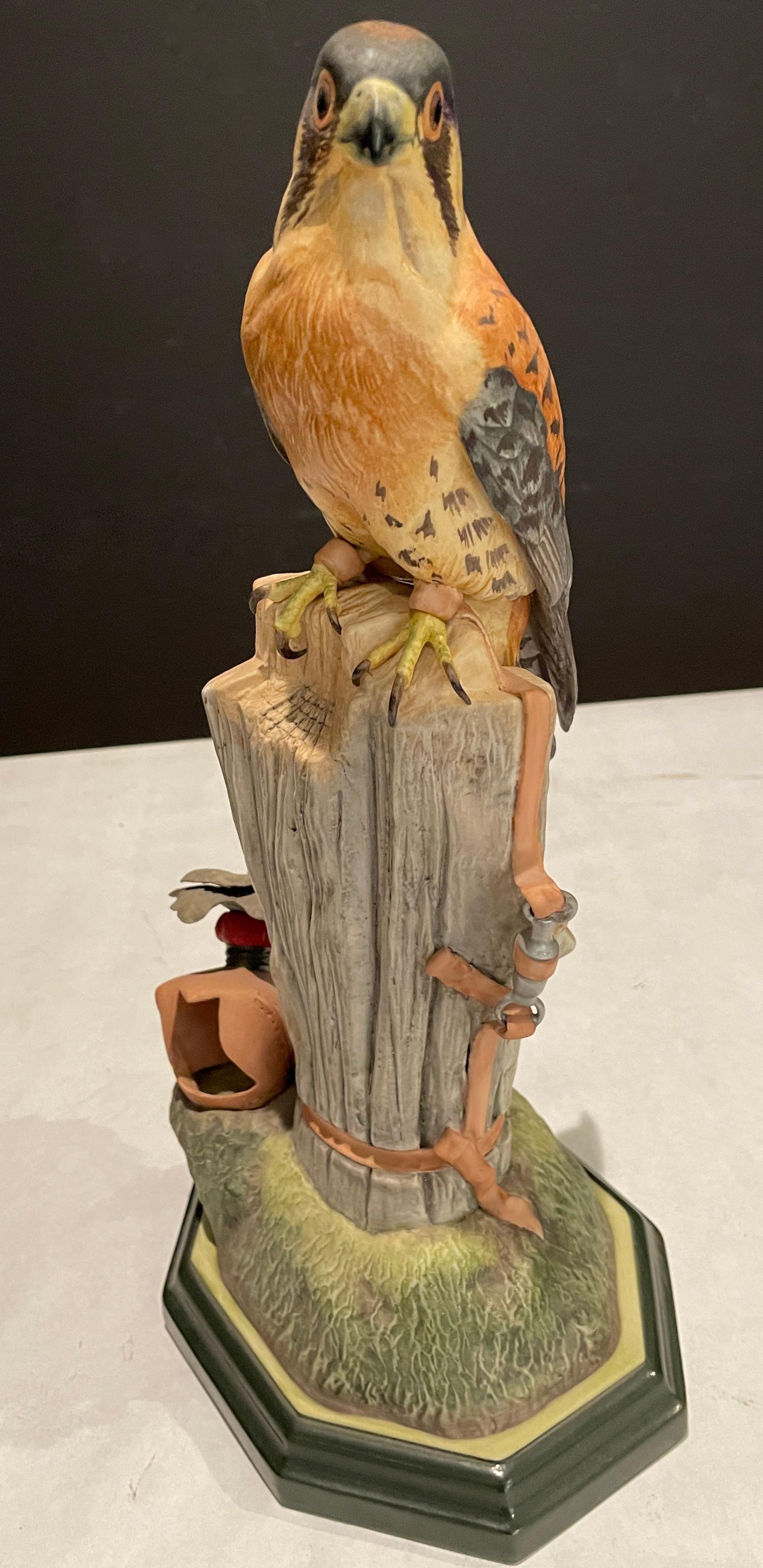 Paire d'oiseaux de préie en porcelaine de Boehm, édition limitée en vente 1