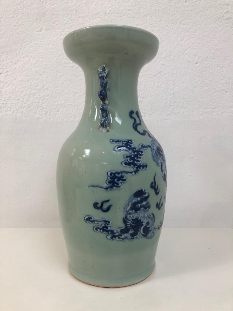 Pair of Porcelain Blue and White Chinese Decorative Vases 8