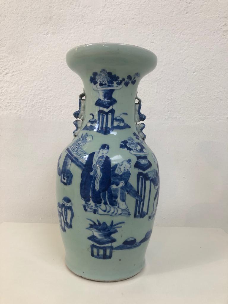 Pair of Porcelain Blue and White Chinese Decorative Vases 1