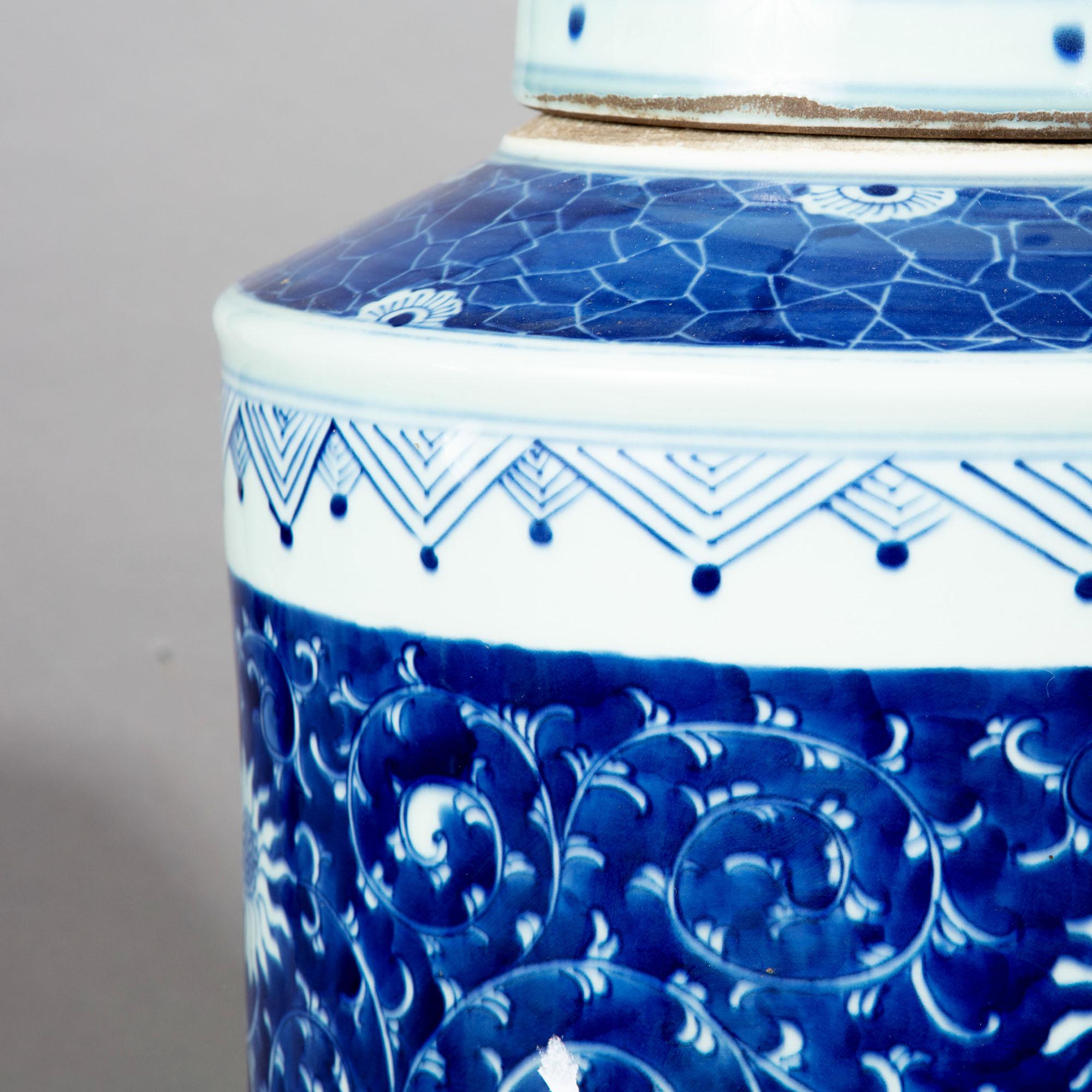 Paar blaue und weiße Ingwergefäße aus Porzellan als Tischlampen montiert (Chinesischer Export) im Angebot